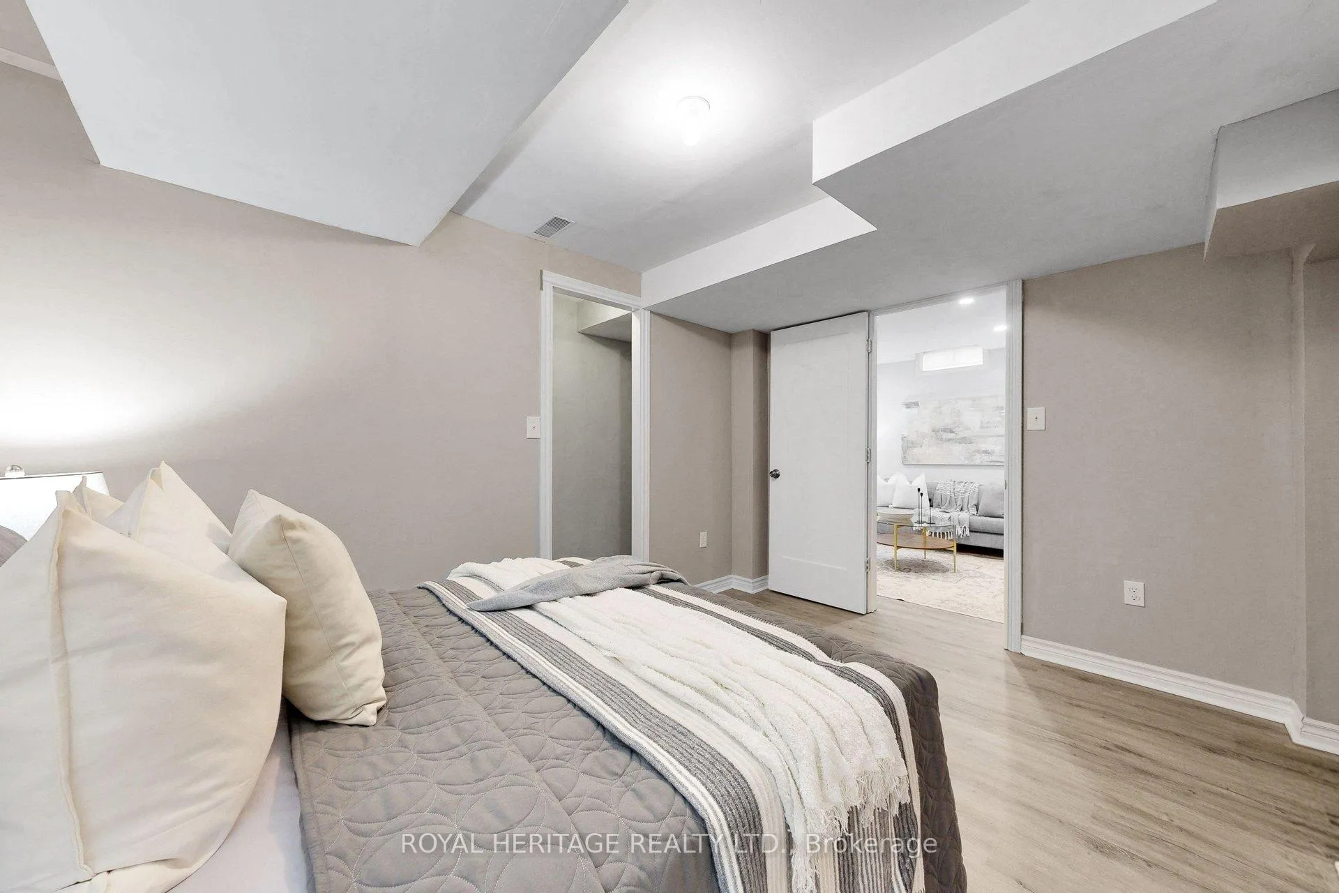 Photo 47 of 32 Bathgate Crescent, Clarington, Courtice — HOMEH