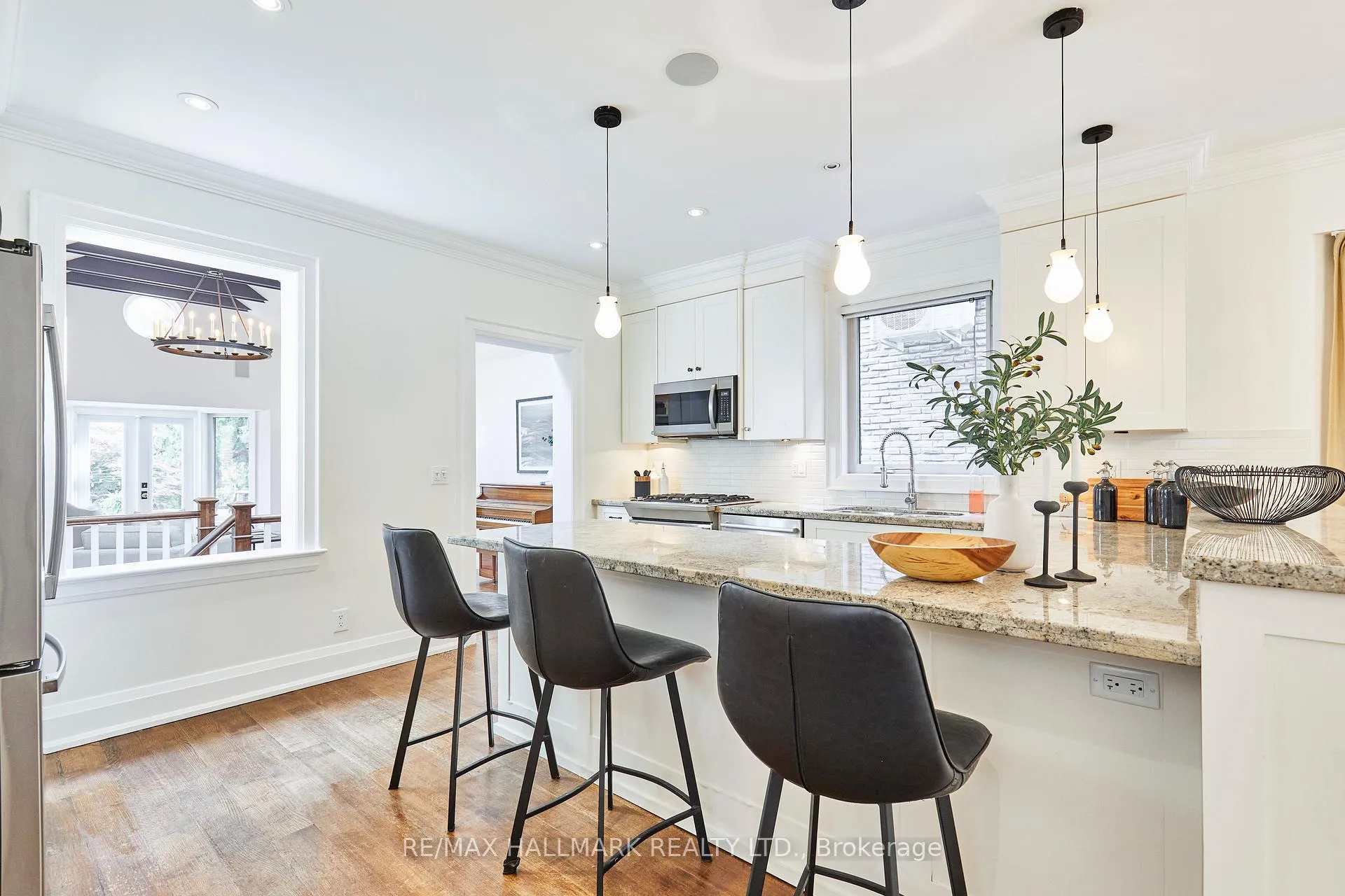 Photo 4 of 645 Balliol Street, Toronto, Mount Pleasant East — HOMEH