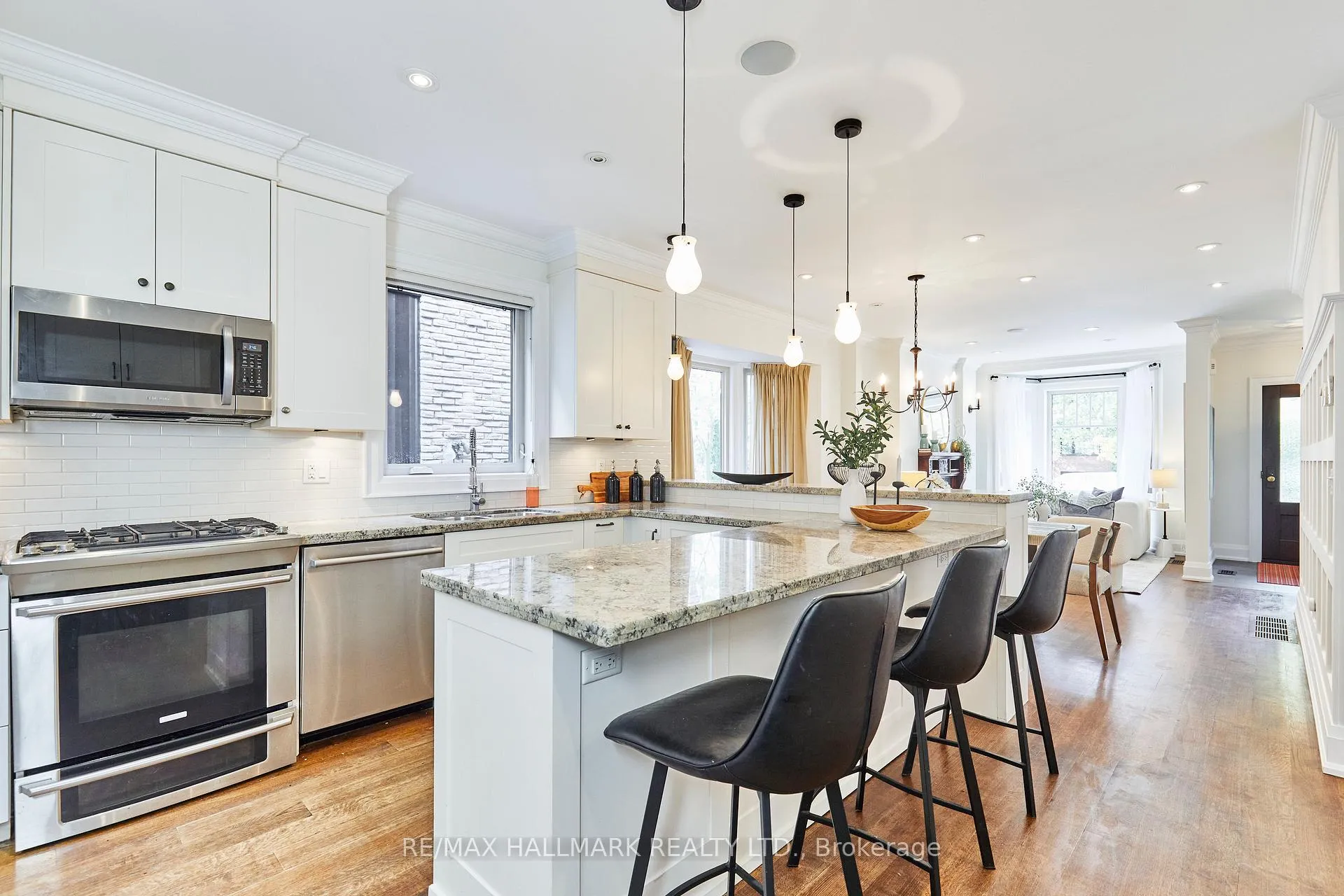 Photo 5 of 645 Balliol Street, Toronto, Mount Pleasant East — HOMEH