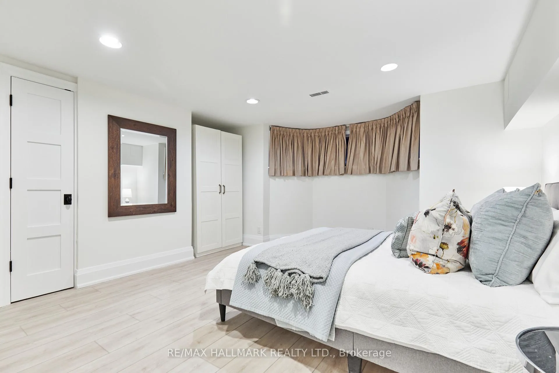 Photo 21 of 645 Balliol Street, Toronto, Mount Pleasant East — HOMEH