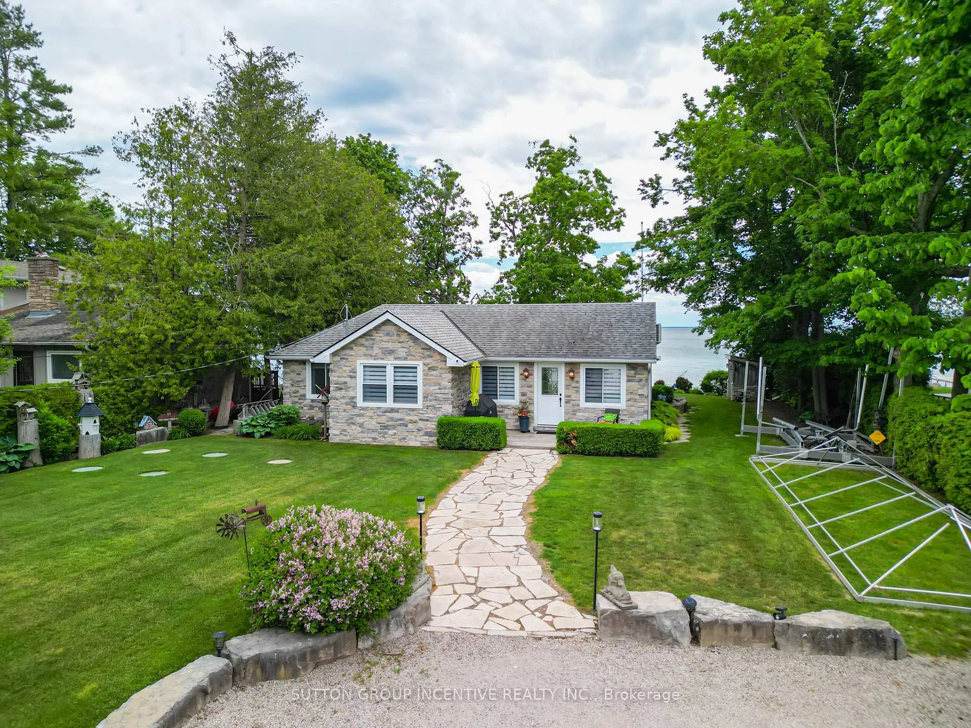 Photo 3 of 131 Minnetonka Road, Innisfil, Rural Innisfil — HOMEH