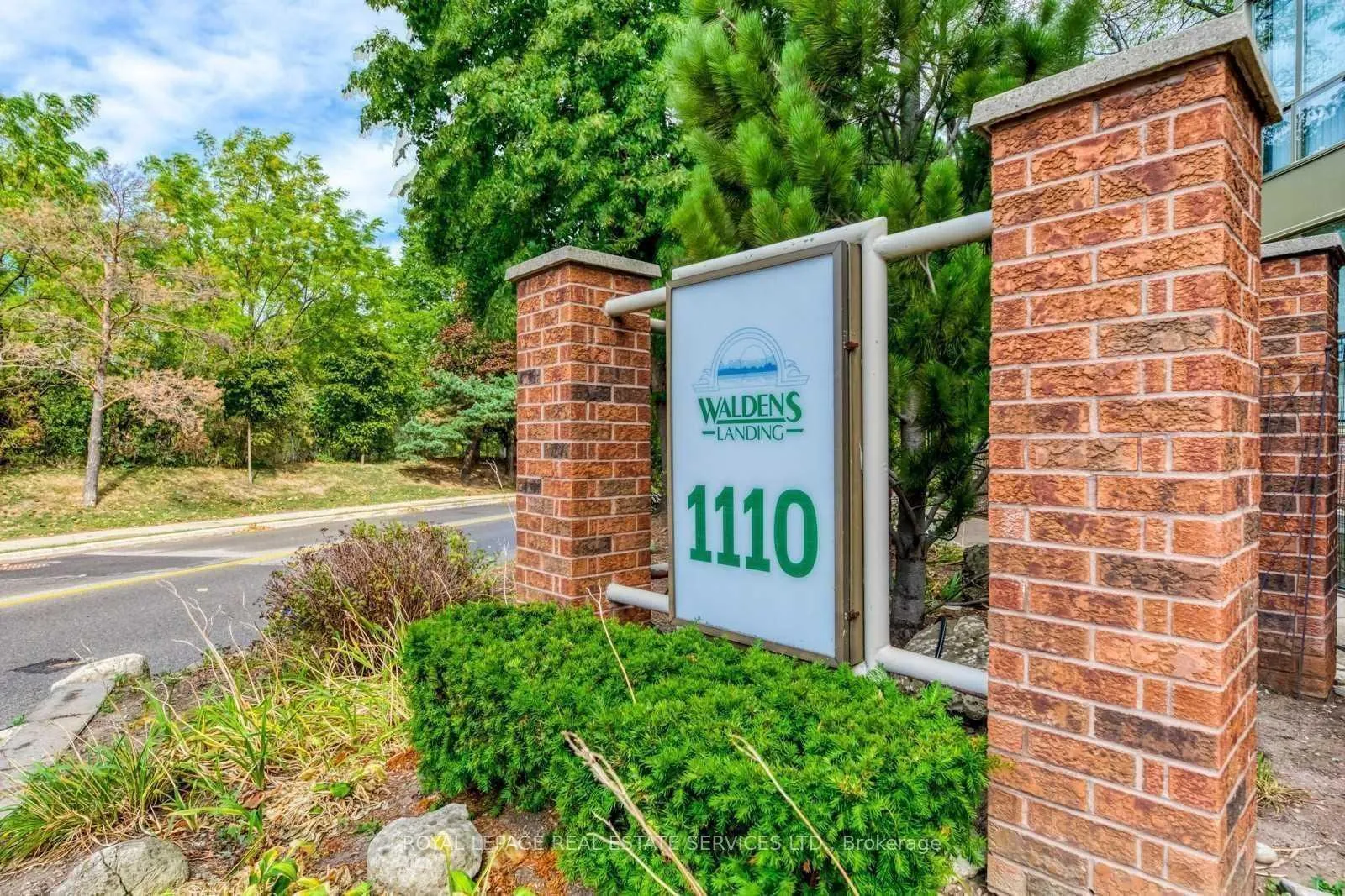 Photo 5 of Unit 709, 1110 Walden Circle, Mississauga, Clarkson — HOMEH