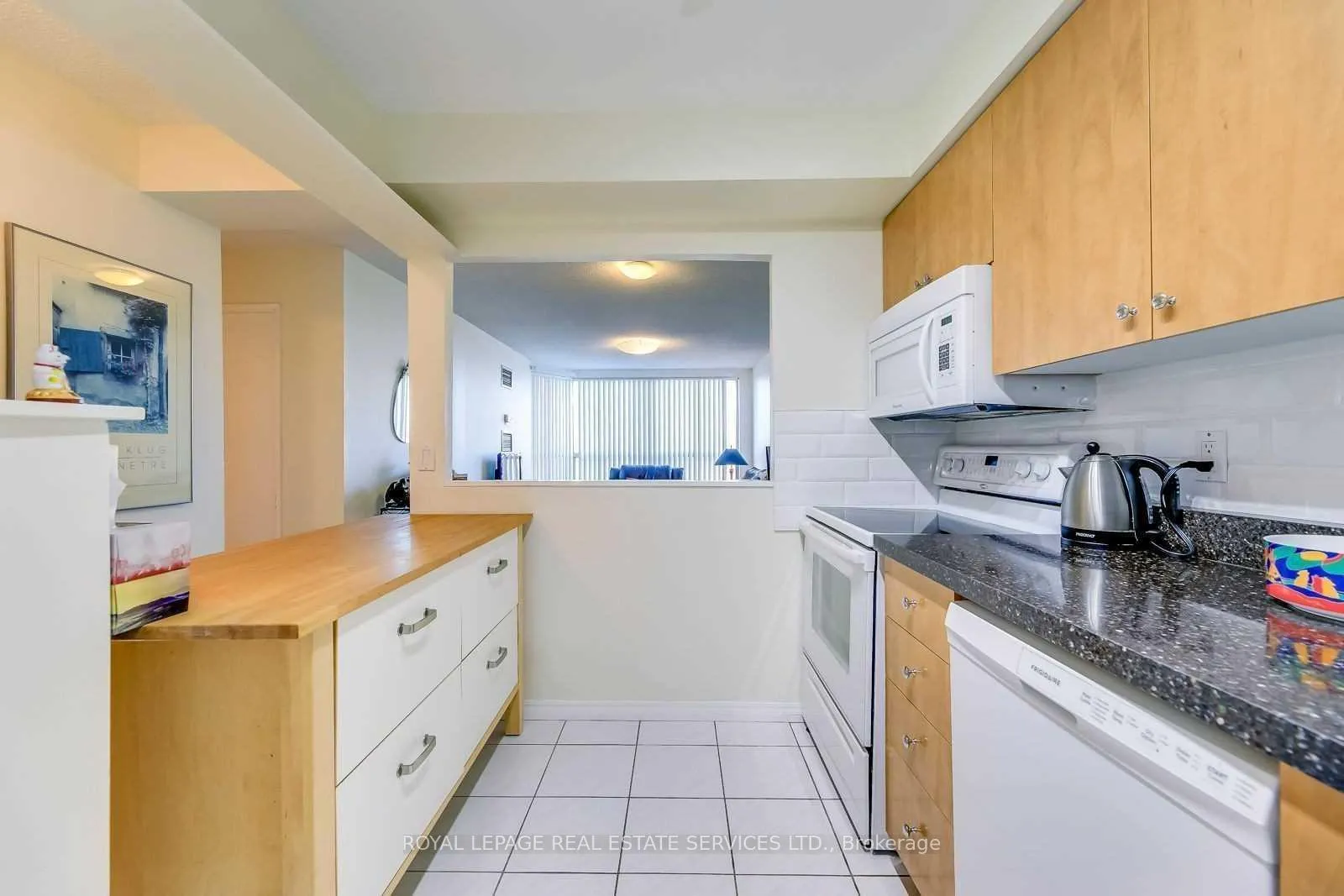 Photo 8 of Unit 709, 1110 Walden Circle, Mississauga, Clarkson — HOMEH