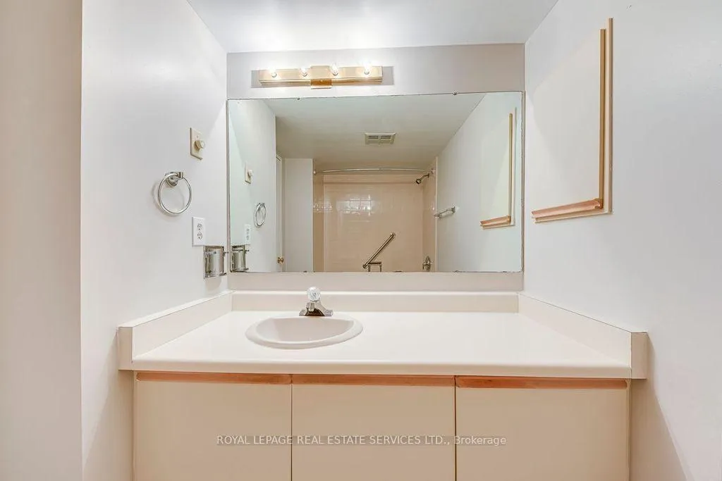 Photo 14 of Unit 709, 1110 Walden Circle, Mississauga, Clarkson — HOMEH