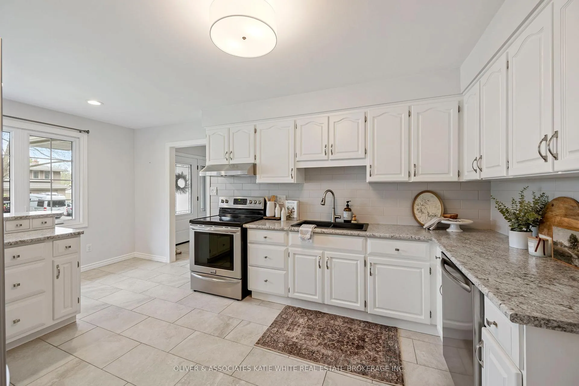 Photo 8 of 53 Timber Drive, London, South B — HOMEH