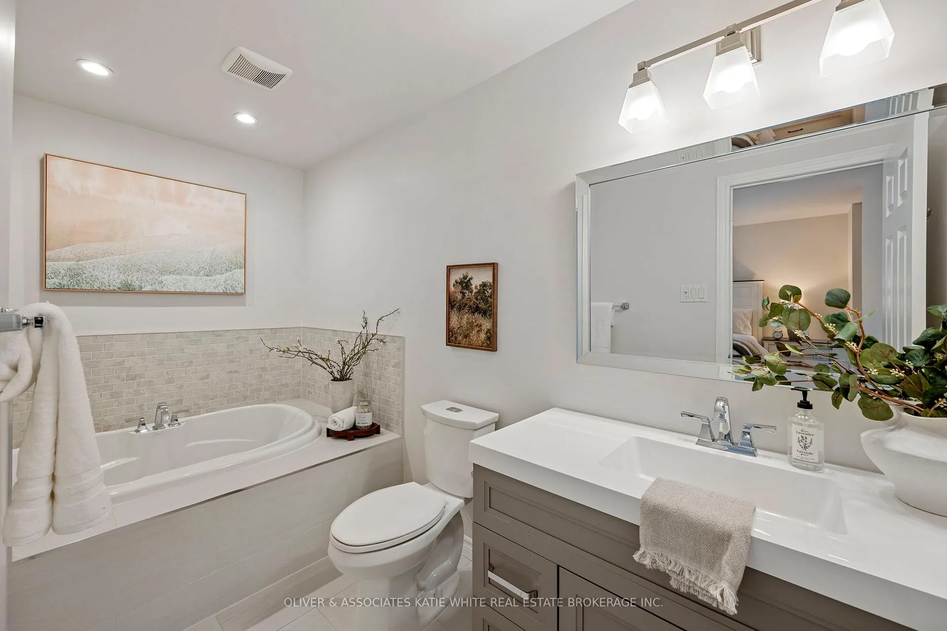 Photo 14 of 53 Timber Drive, London, South B — HOMEH