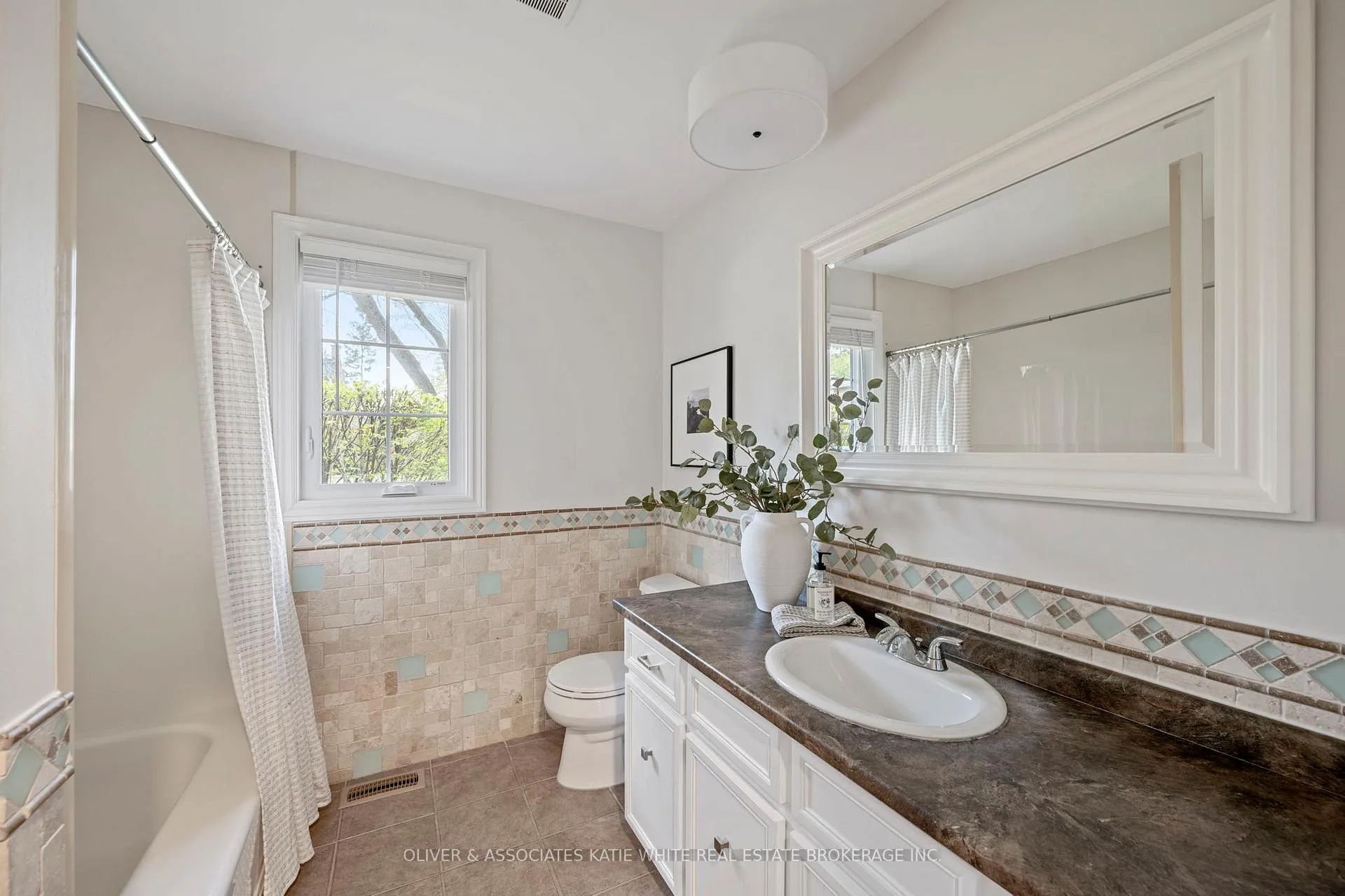 Photo 21 of 53 Timber Drive, London, South B — HOMEH