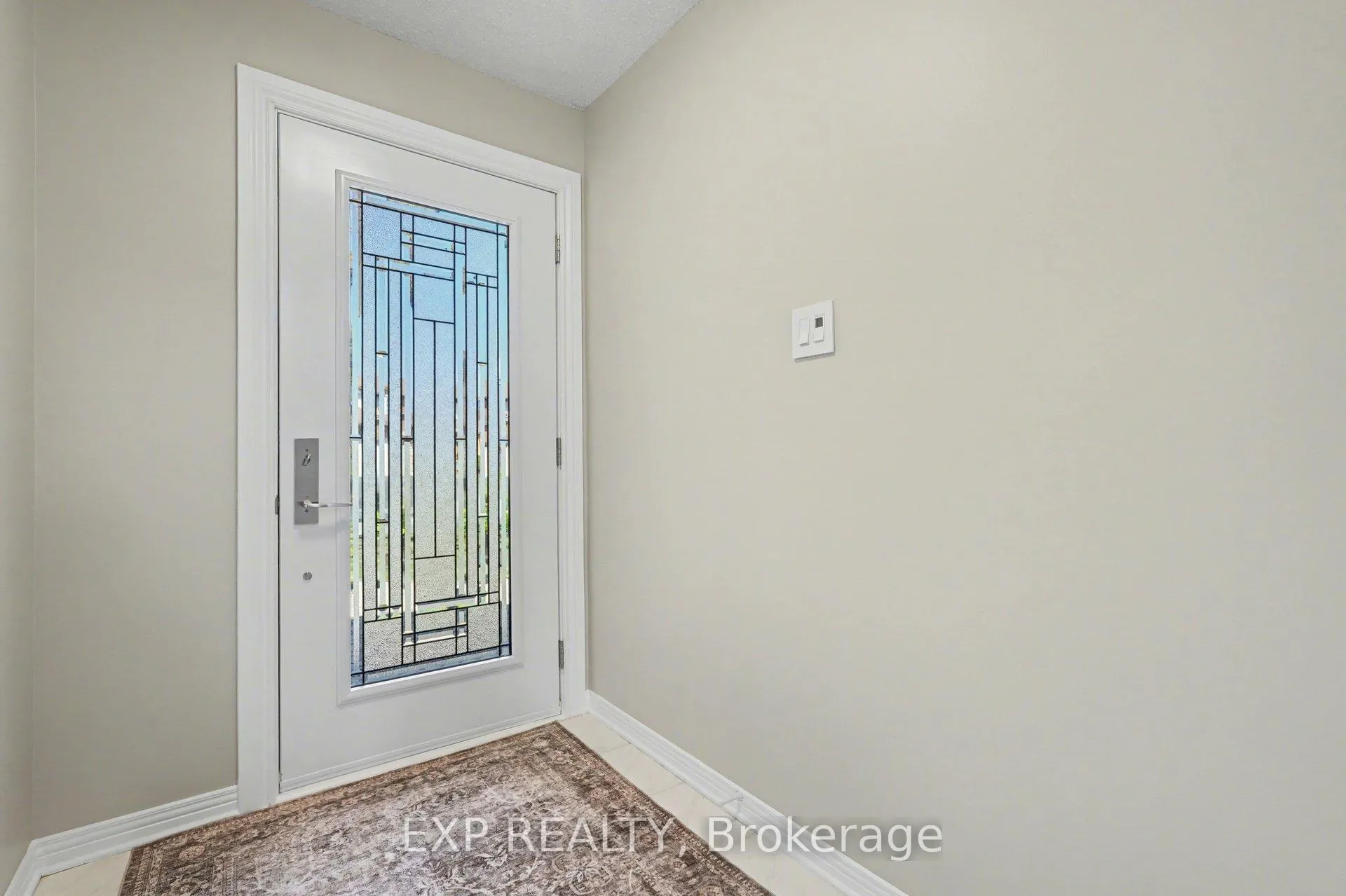 Photo 4 of 865 Acadian Gardens, Ottawa, Convent Glen — HOMEH