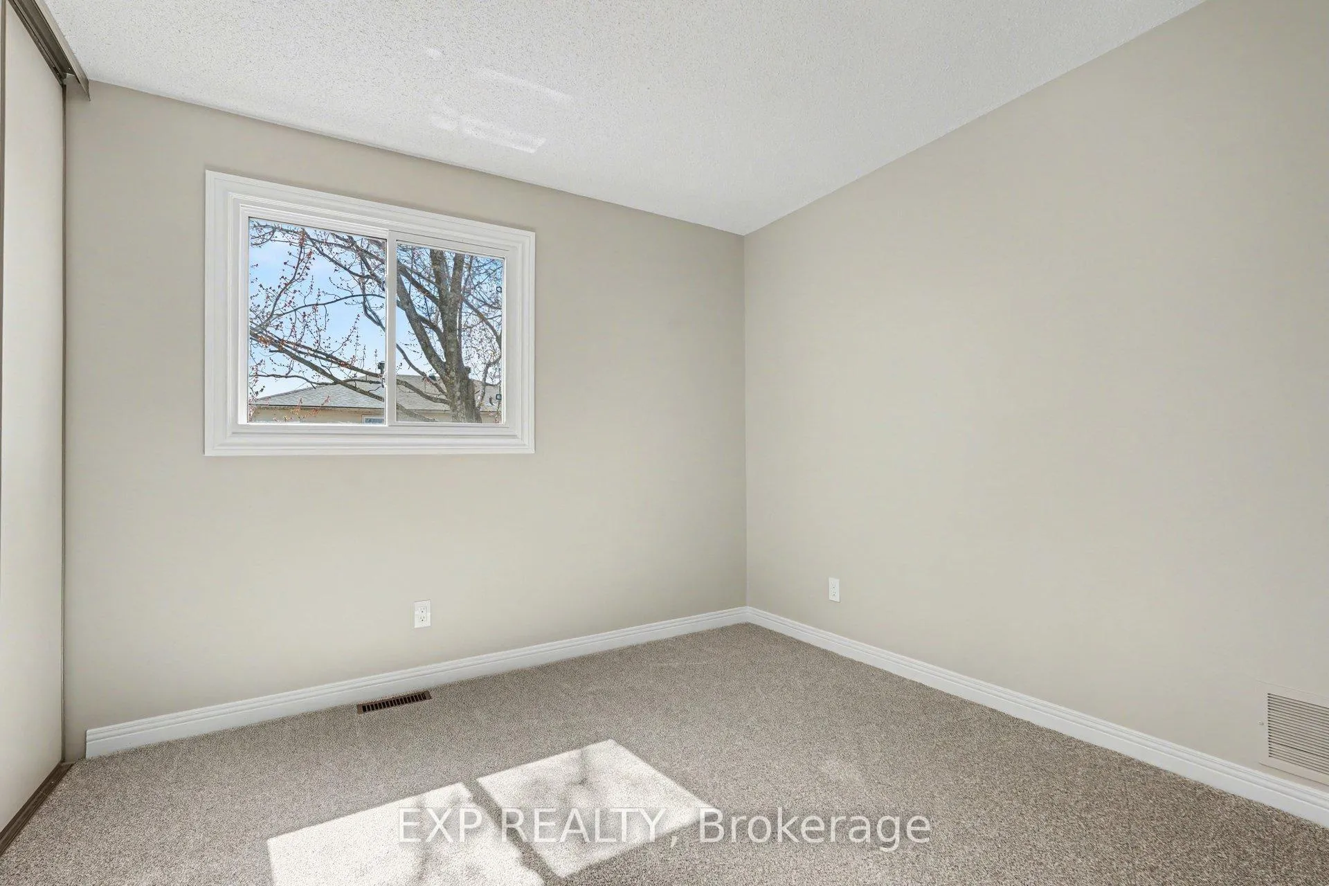 Photo 30 of 865 Acadian Gardens, Ottawa, Convent Glen — HOMEH