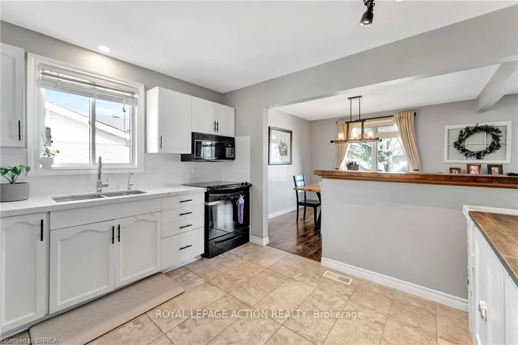 Photo 10 of 21 Scott Street, Brant, Brantford Twp — HOMEH