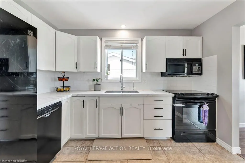 Photo 11 of 21 Scott Street, Brant, Brantford Twp — HOMEH