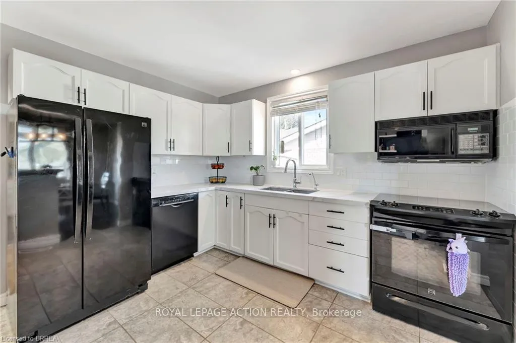 Photo 12 of 21 Scott Street, Brant, Brantford Twp — HOMEH