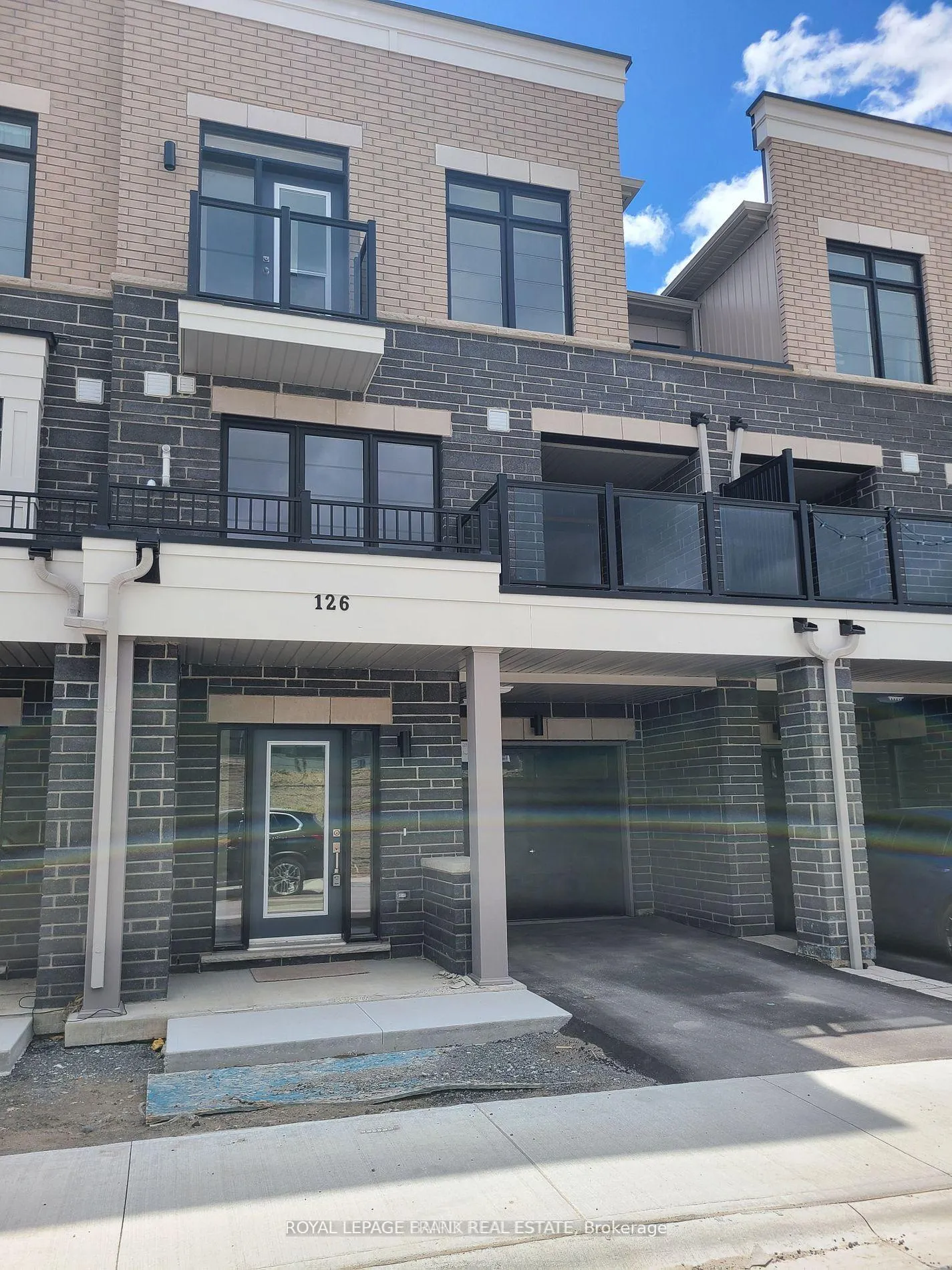 Photo 1 of 126 King William Way, Clarington, Bowmanville — HOMEH