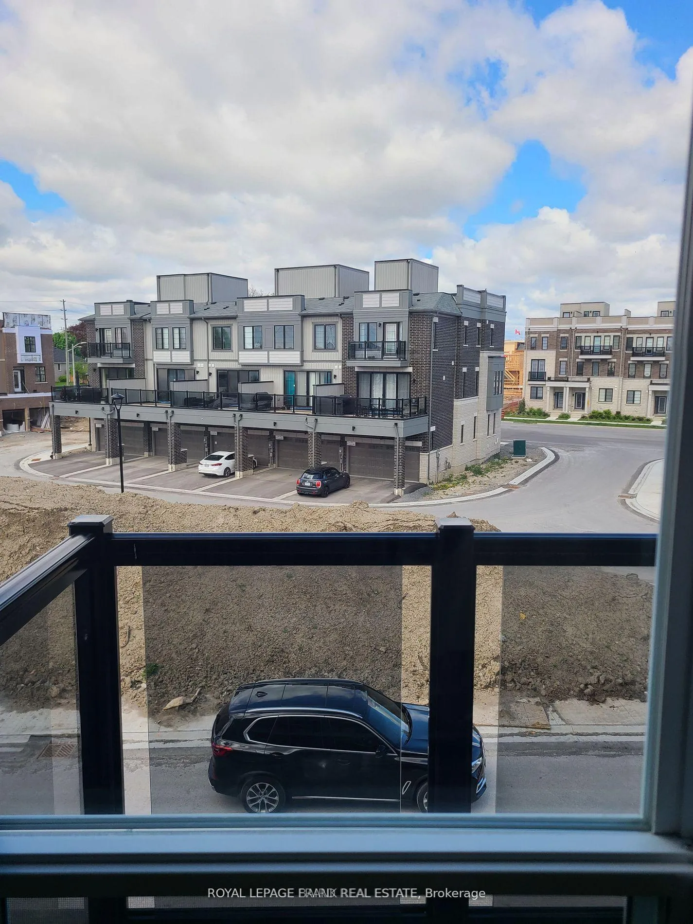 Photo 2 of 126 King William Way, Clarington, Bowmanville — HOMEH