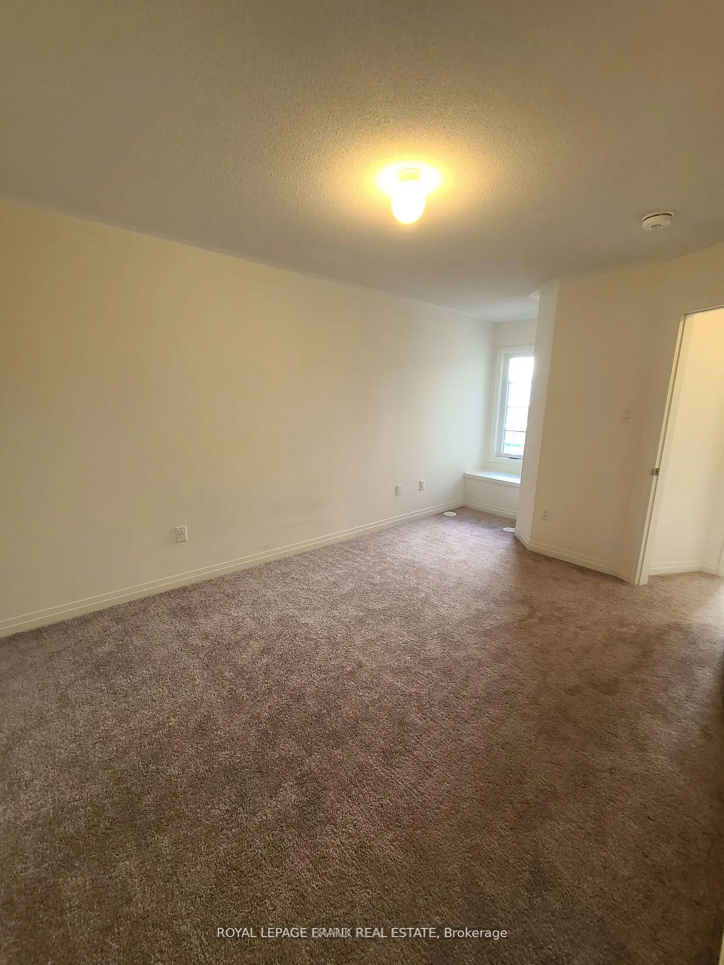 Photo 10 of 126 King William Way, Clarington, Bowmanville — HOMEH