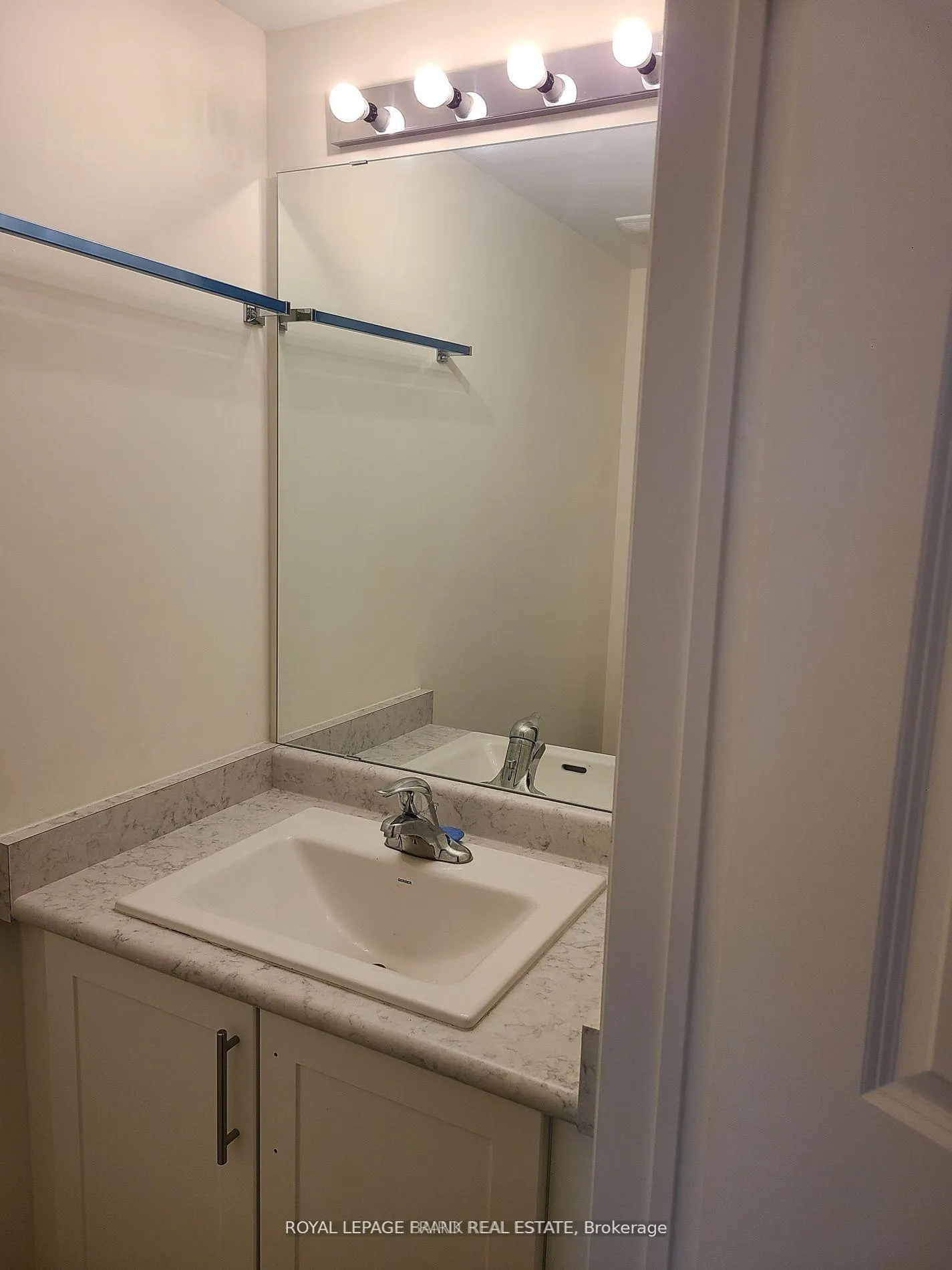Photo 11 of 126 King William Way, Clarington, Bowmanville — HOMEH