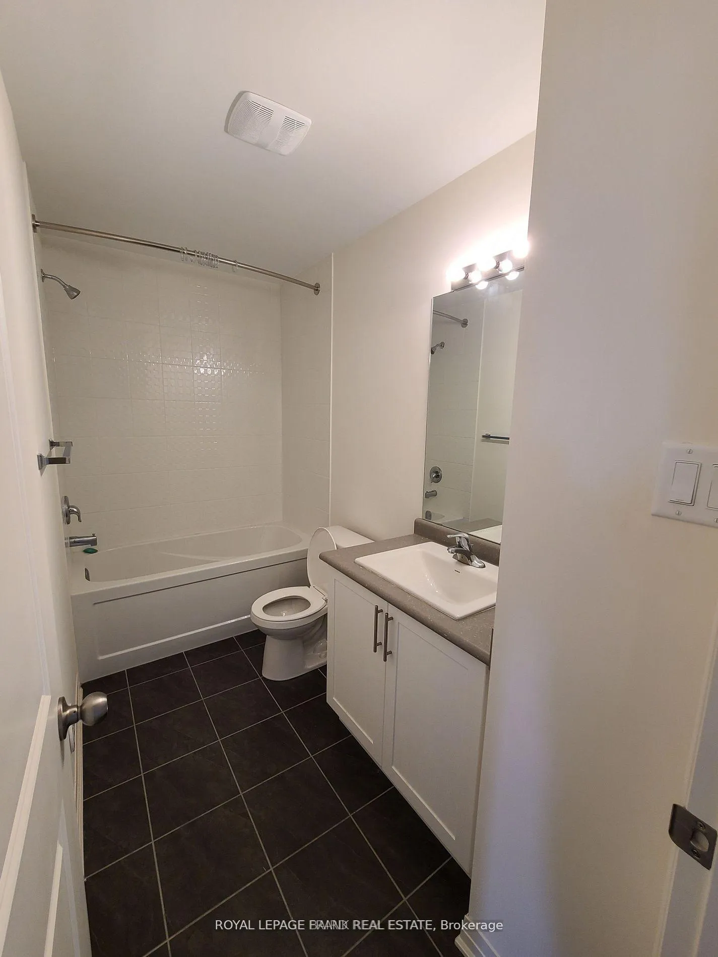 Photo 15 of 126 King William Way, Clarington, Bowmanville — HOMEH