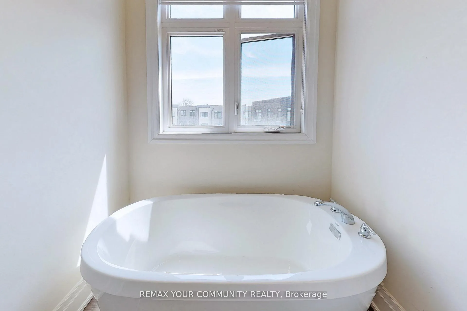 Photo 17 of 251 Thomas Cook Avenue, Vaughan, Patterson — HOMEH
