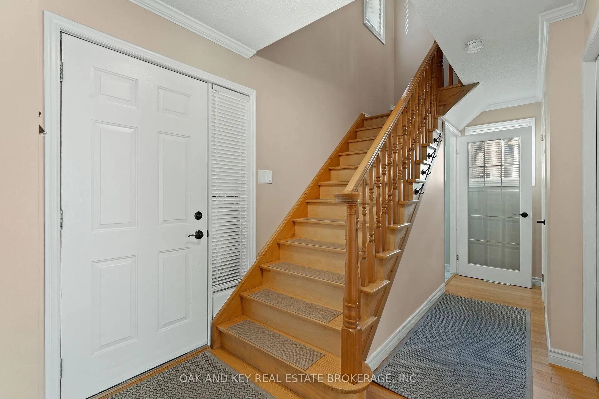 Photo 4 of 143 Golfview Road, London, South Q — HOMEH