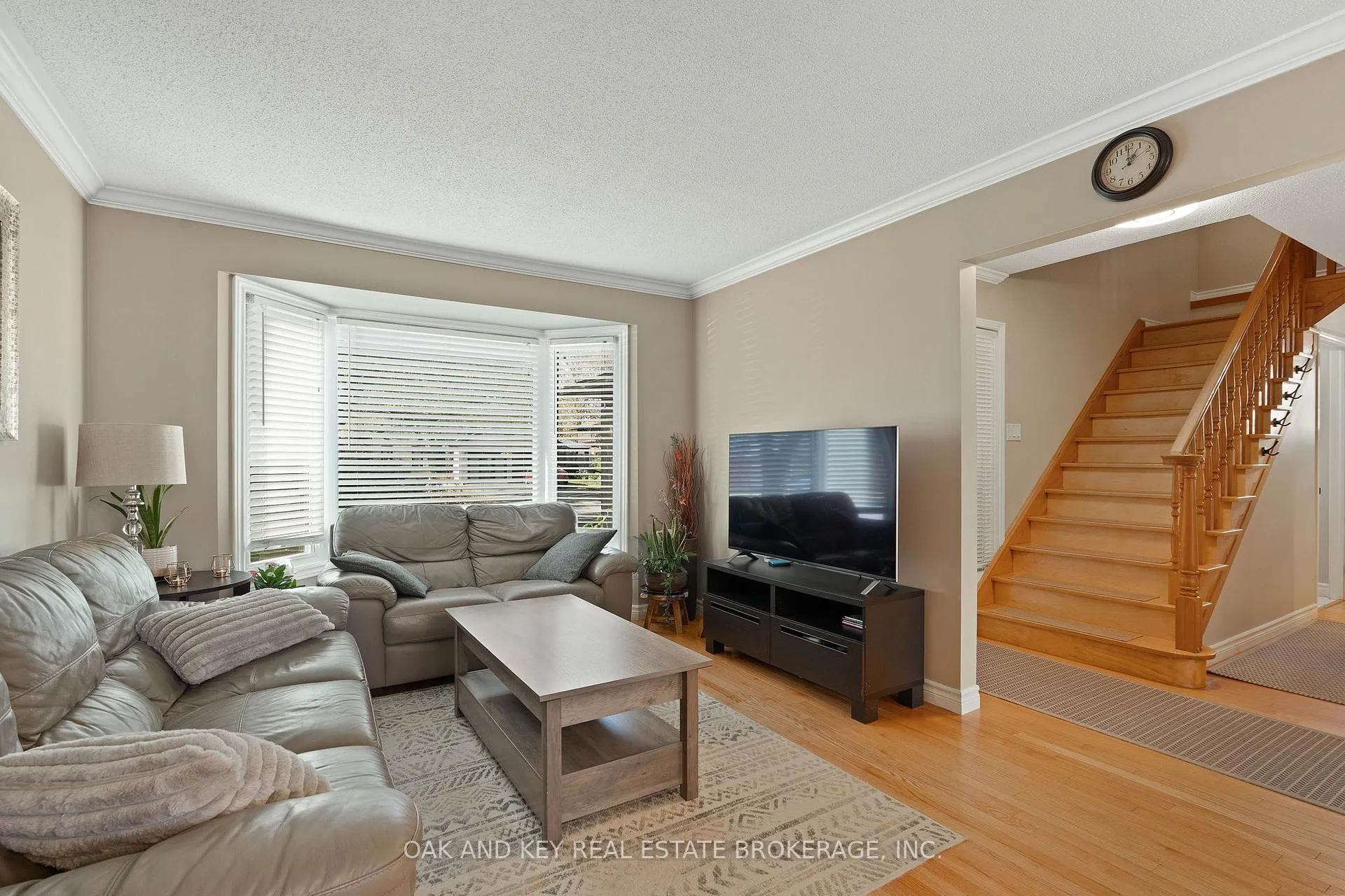 Photo 5 of 143 Golfview Road, London, South Q — HOMEH