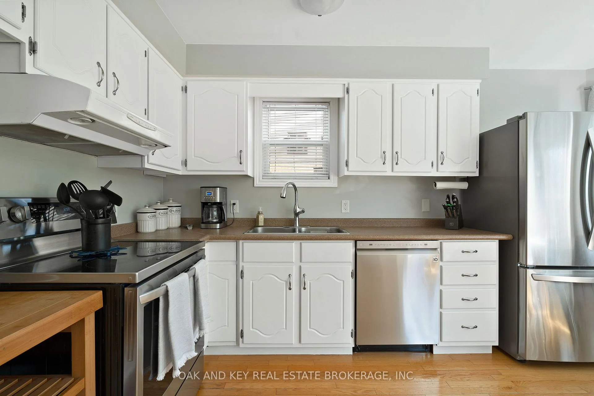 Photo 12 of 143 Golfview Road, London, South Q — HOMEH