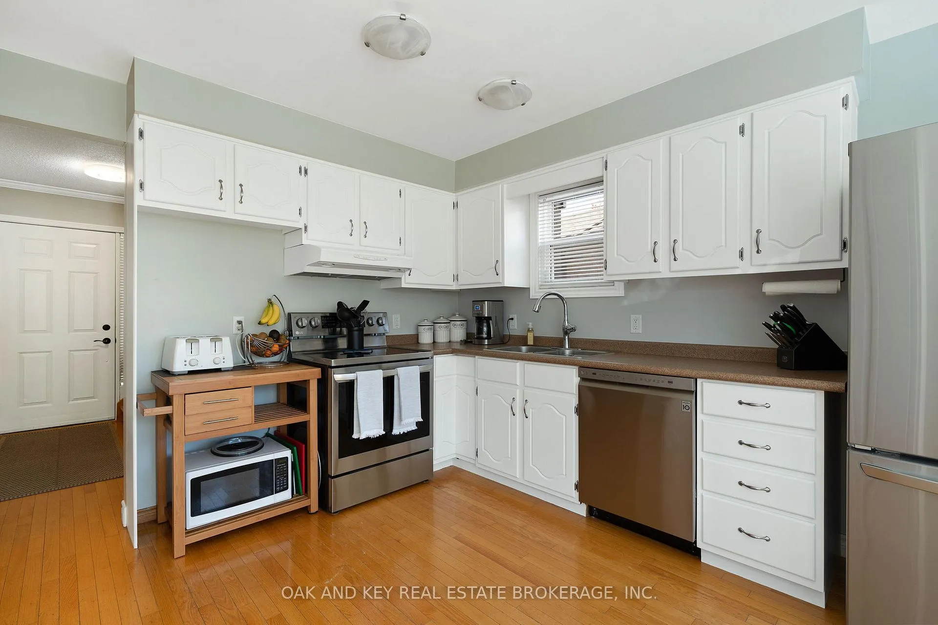 Photo 13 of 143 Golfview Road, London, South Q — HOMEH