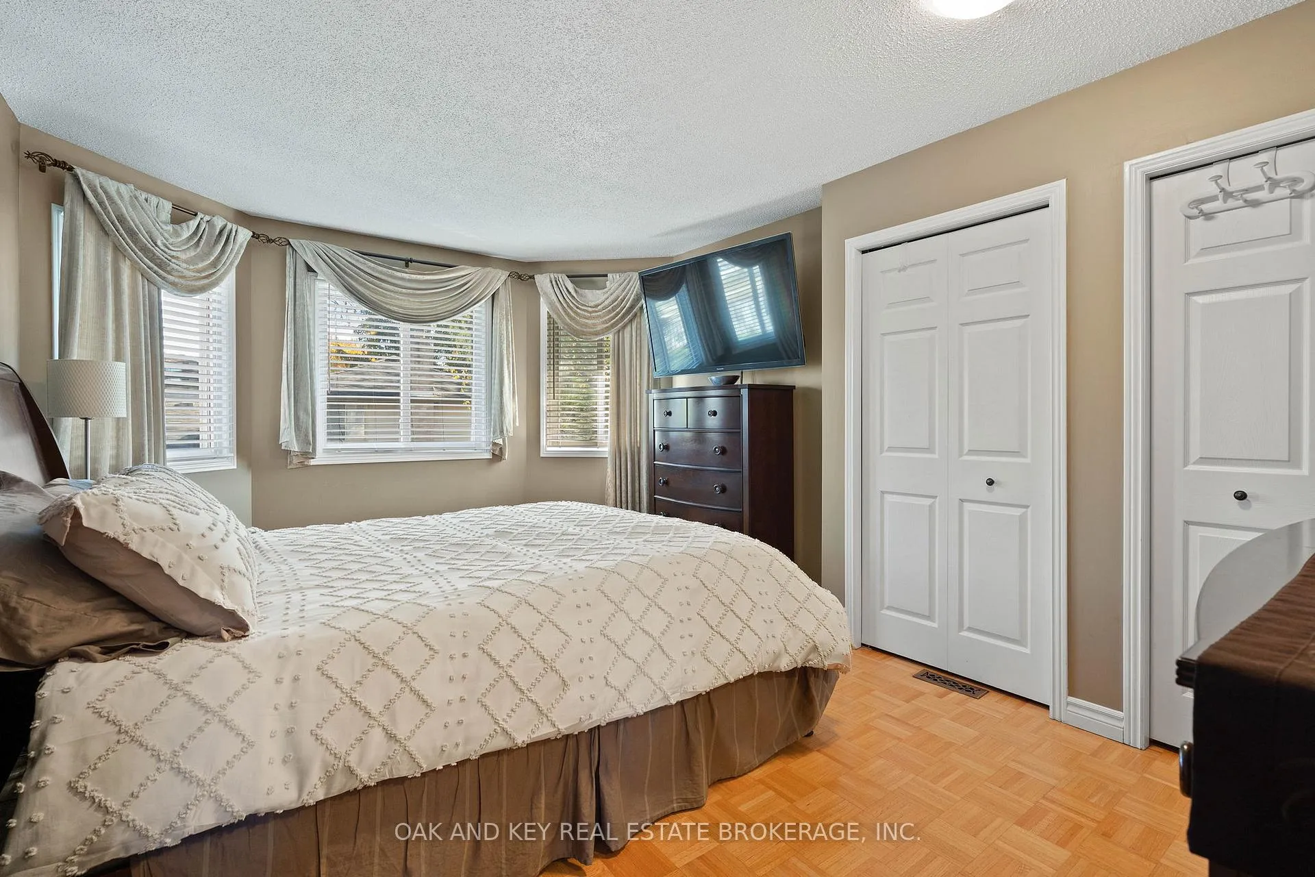 Photo 18 of 143 Golfview Road, London, South Q — HOMEH
