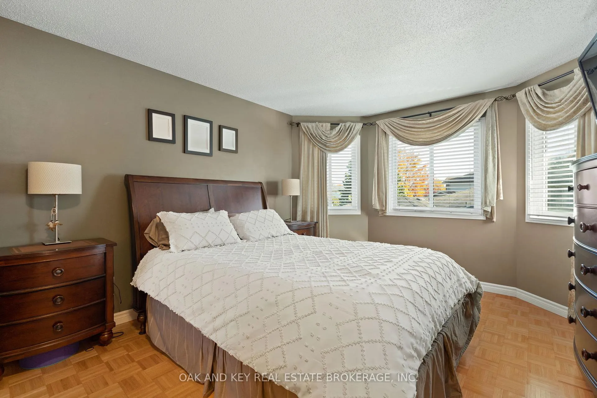 Photo 19 of 143 Golfview Road, London, South Q — HOMEH