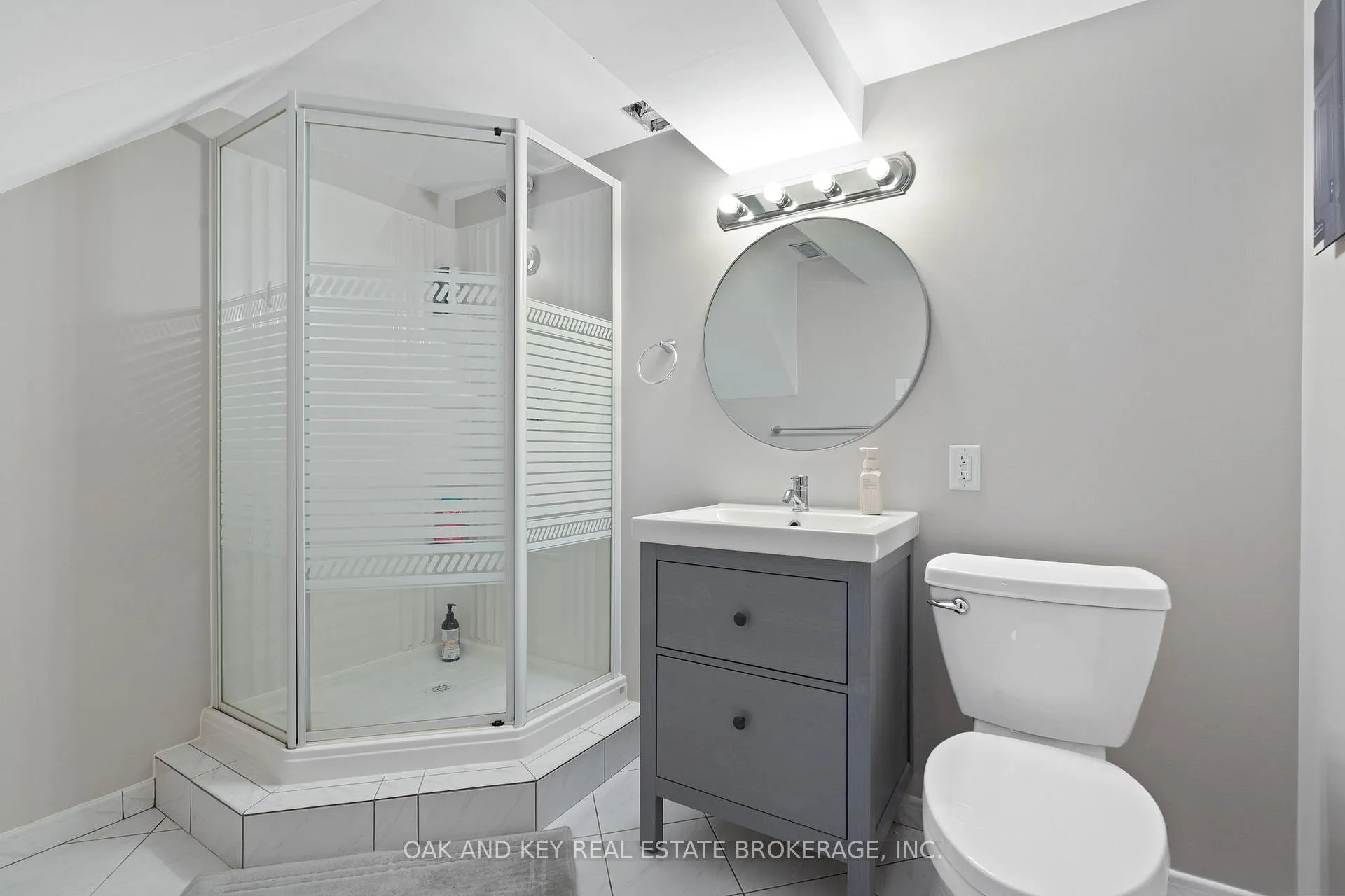 Photo 33 of 143 Golfview Road, London, South Q — HOMEH