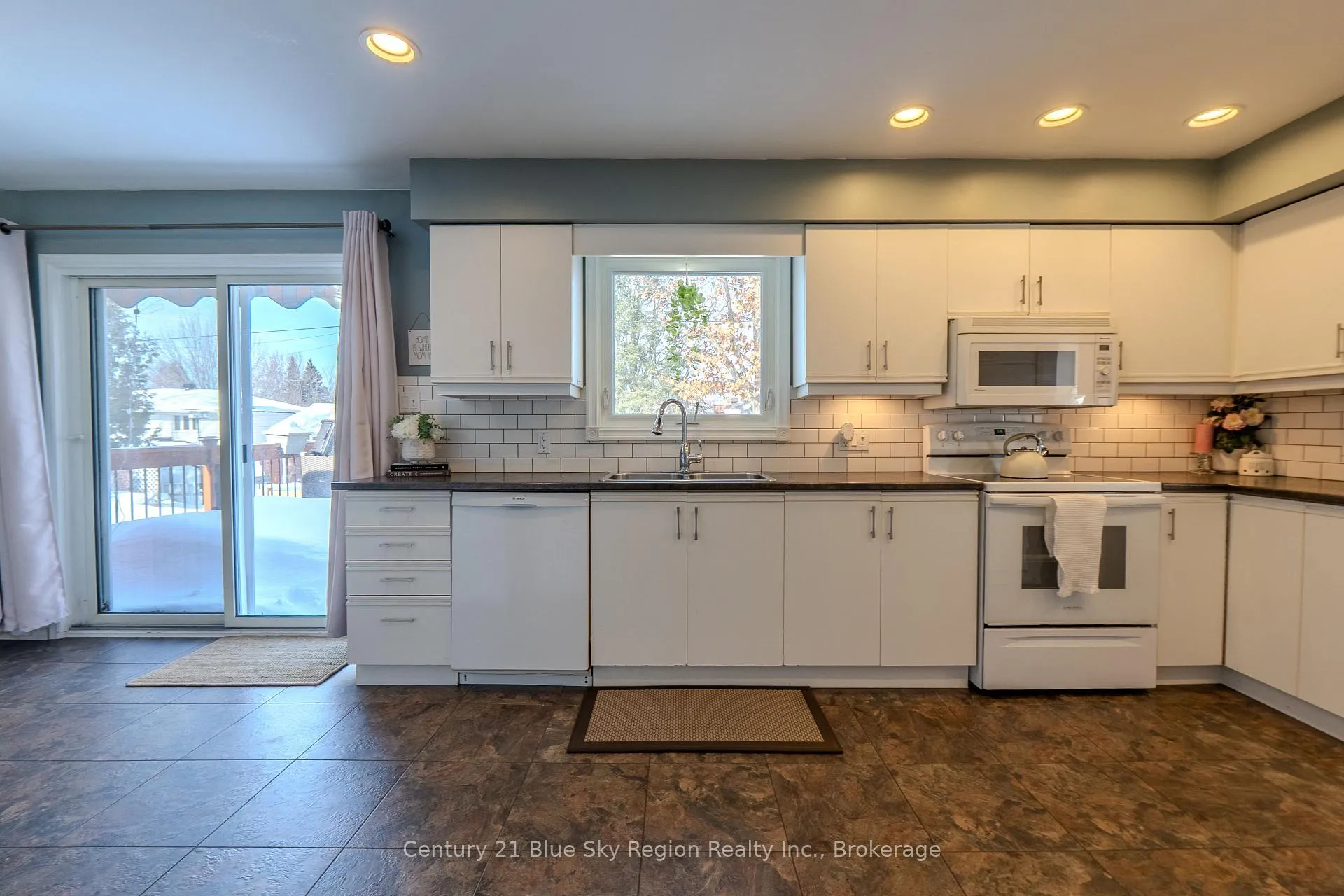 Photo 10 of 50 Sable Crescent, North Bay, Birchaven — HOMEH