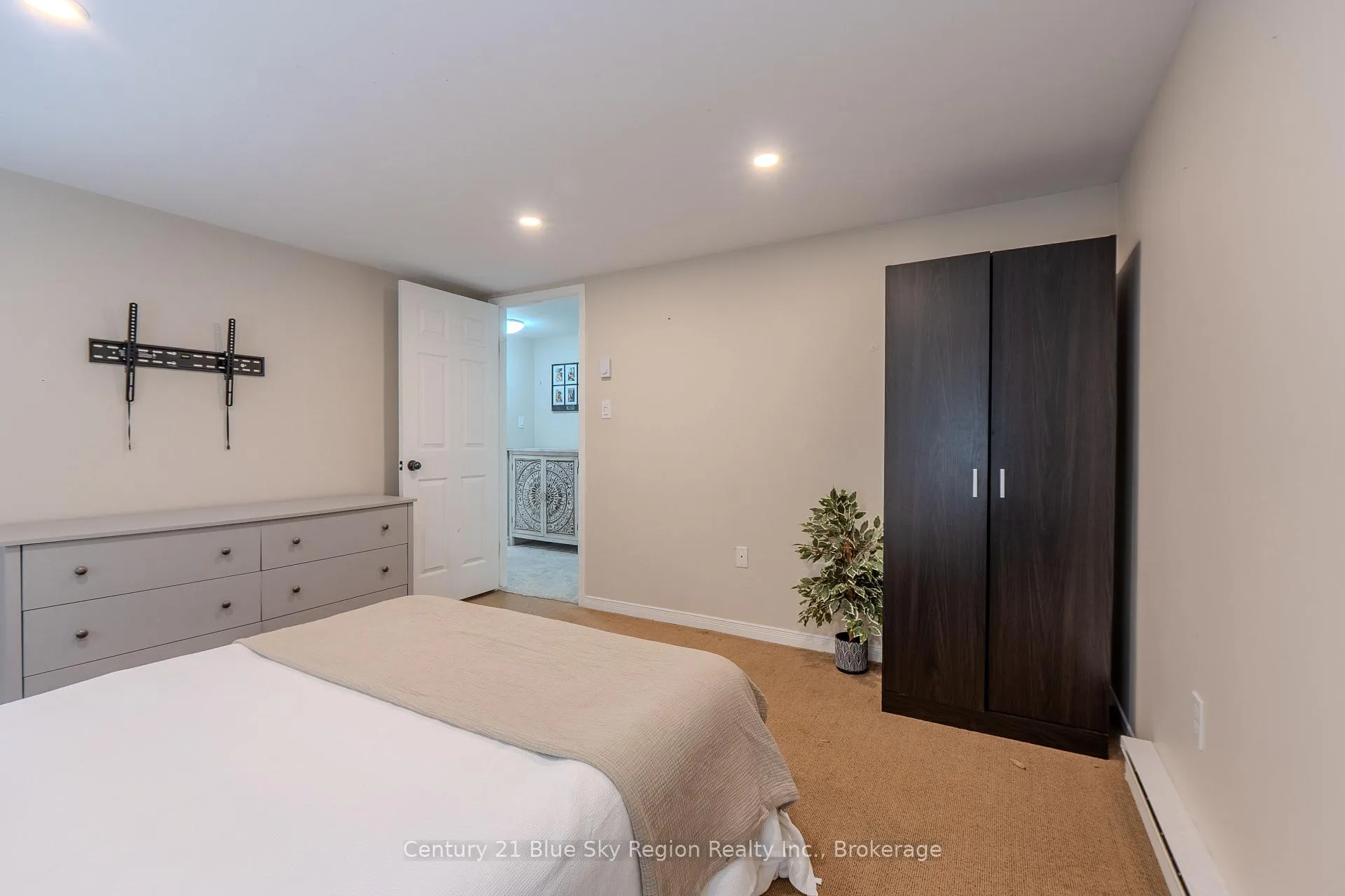 Photo 40 of 50 Sable Crescent, North Bay, Birchaven — HOMEH