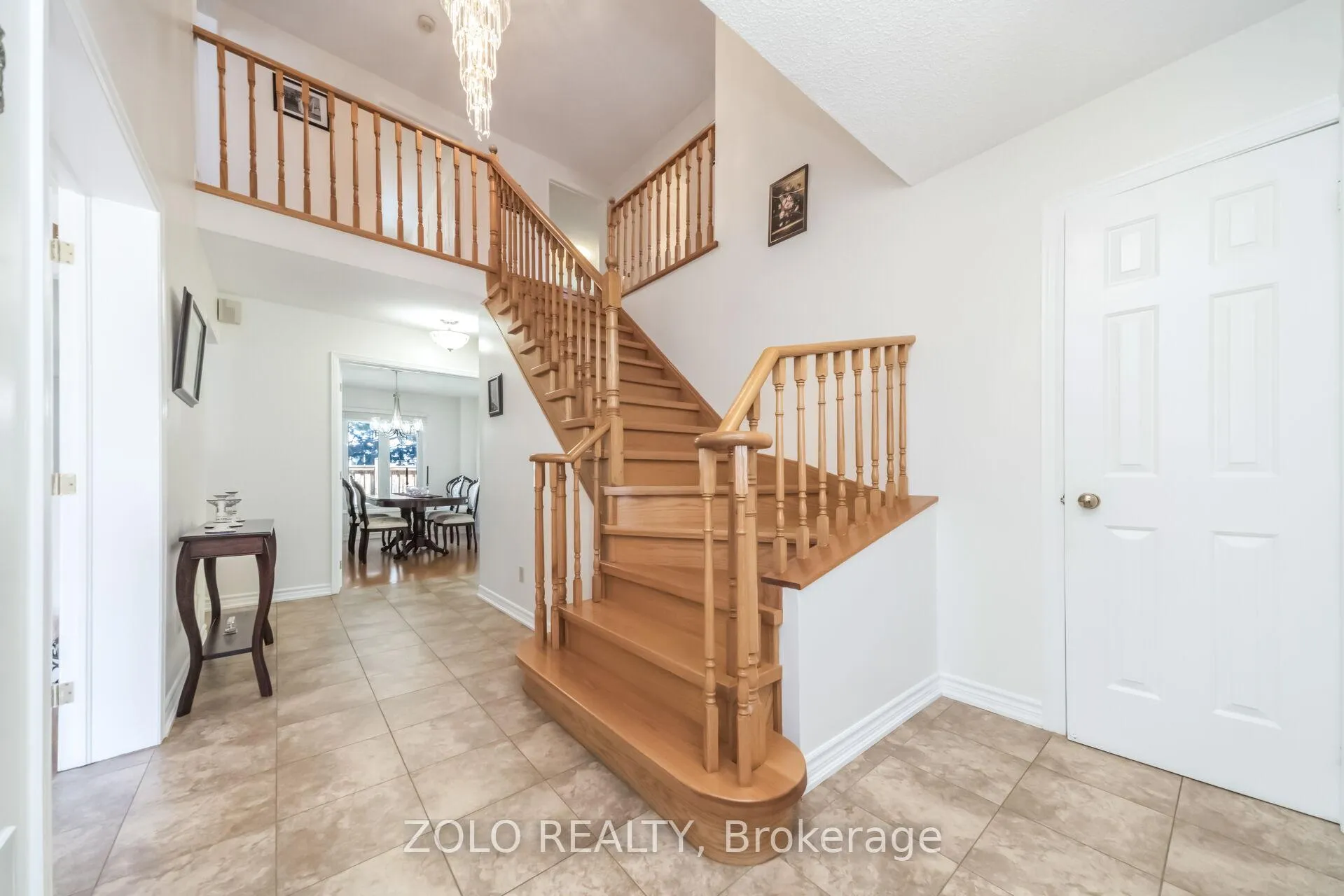 Photo 2 of 19 Hodgson Street, Brampton, Brampton South — HOMEH