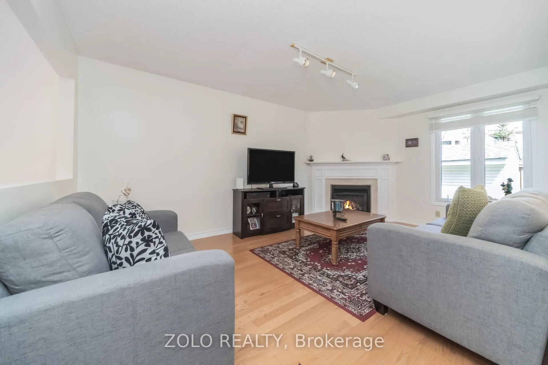 Photo 5 of 19 Hodgson Street, Brampton, Brampton South — HOMEH