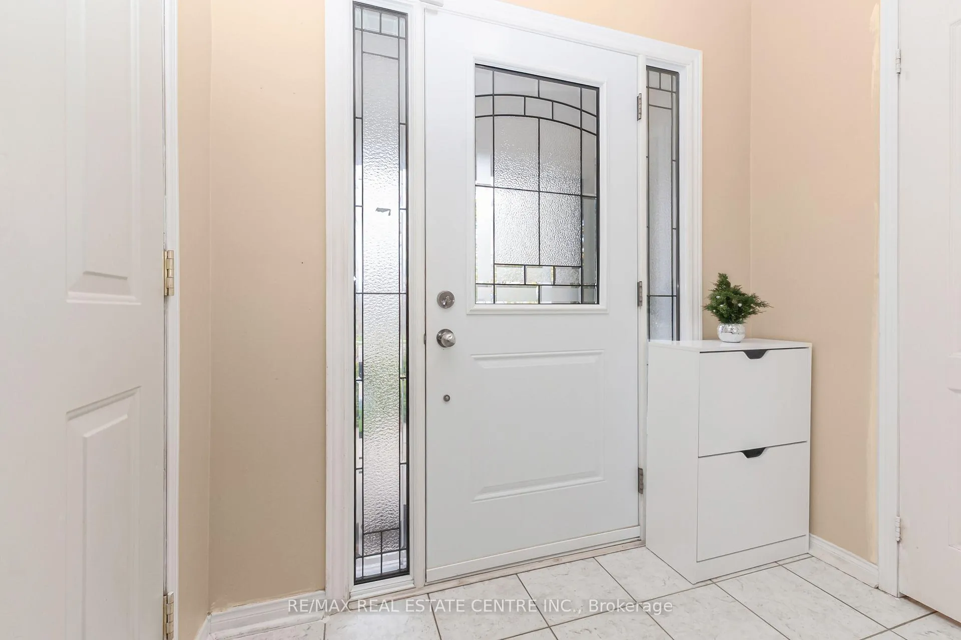 Photo 3 of 270 Edenbrook Hill Drive, Brampton, Fletcher's Meadow — HOMEH