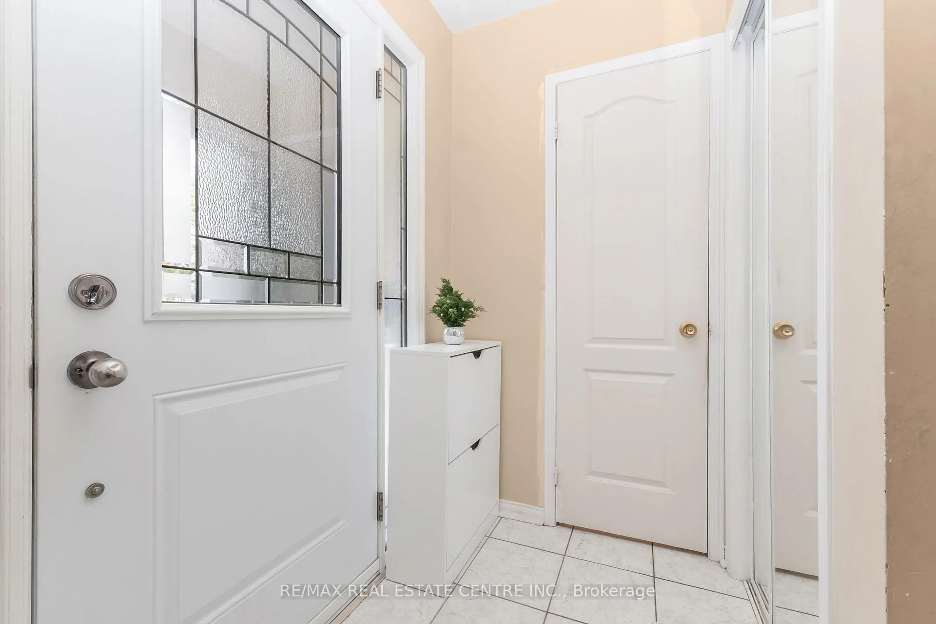 Photo 4 of 270 Edenbrook Hill Drive, Brampton, Fletcher's Meadow — HOMEH