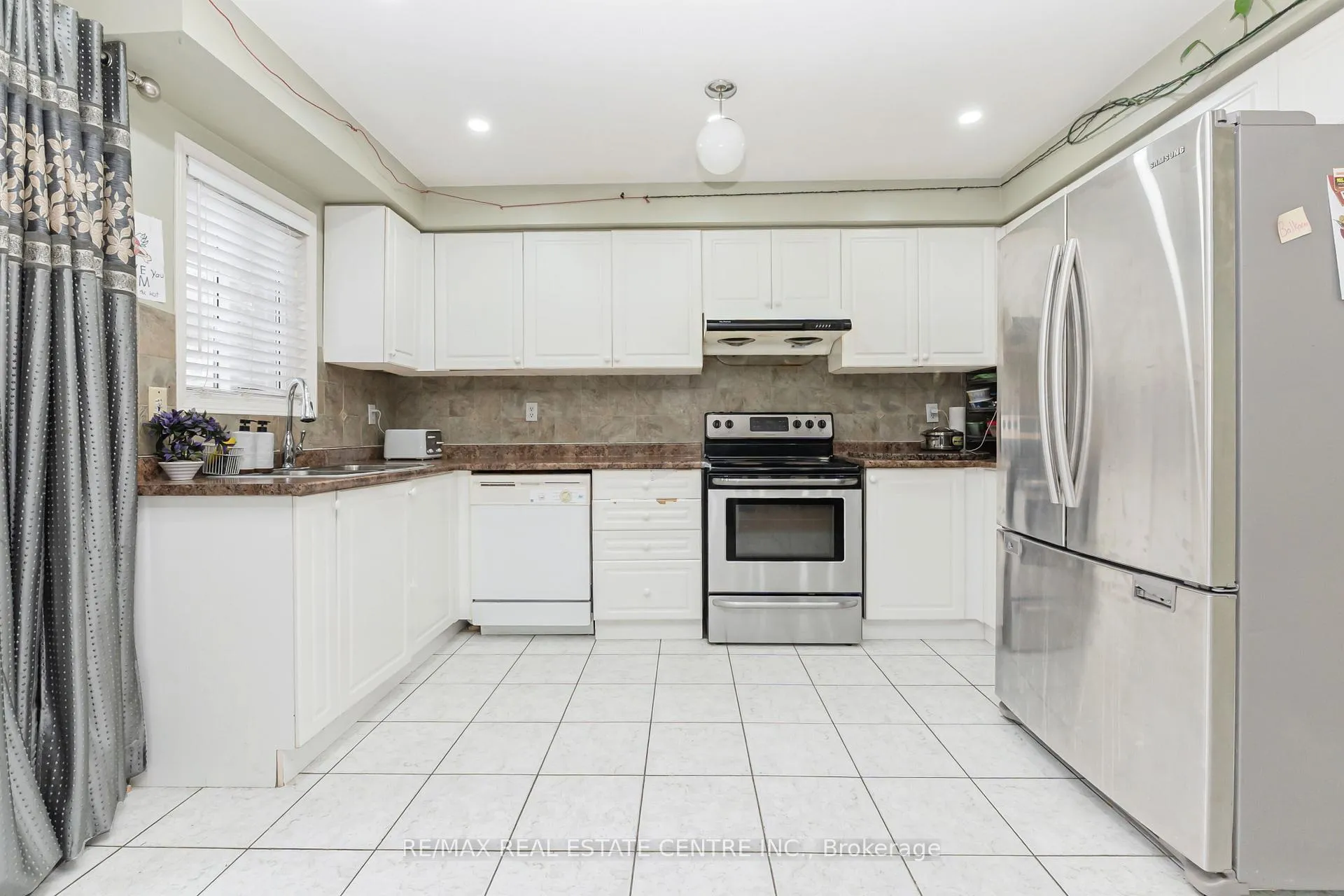 Photo 19 of 270 Edenbrook Hill Drive, Brampton, Fletcher's Meadow — HOMEH