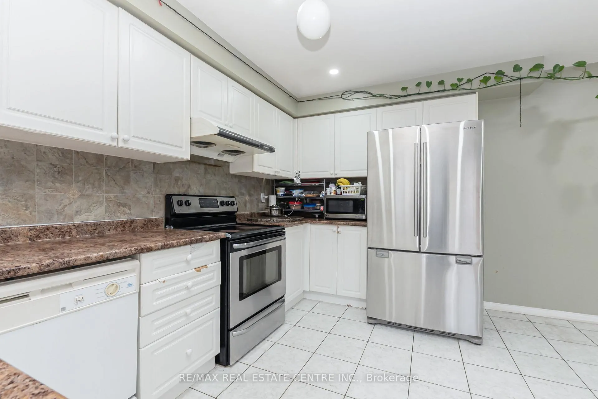 Photo 20 of 270 Edenbrook Hill Drive, Brampton, Fletcher's Meadow — HOMEH
