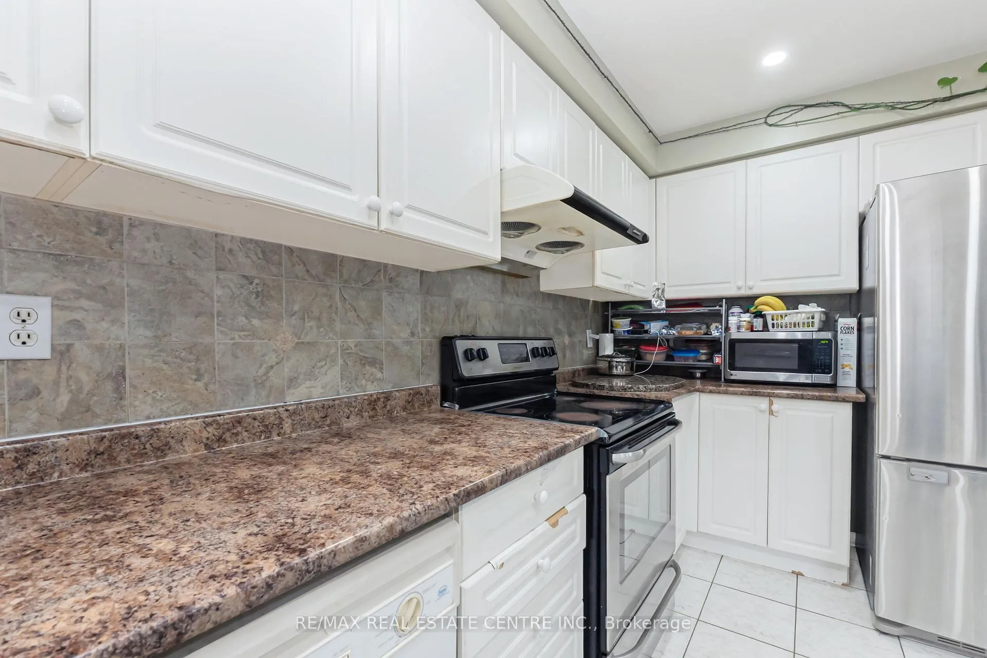 Photo 21 of 270 Edenbrook Hill Drive, Brampton, Fletcher's Meadow — HOMEH