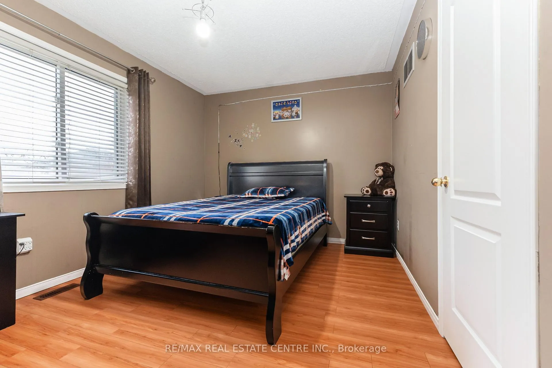 Photo 29 of 270 Edenbrook Hill Drive, Brampton, Fletcher's Meadow — HOMEH
