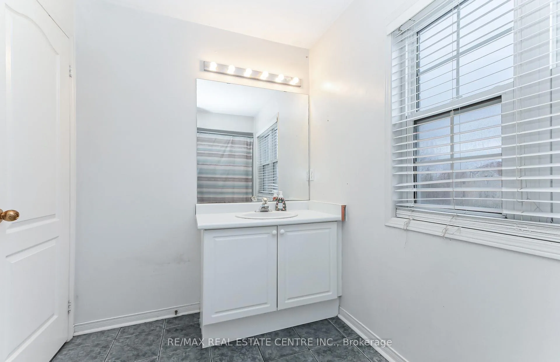 Photo 32 of 270 Edenbrook Hill Drive, Brampton, Fletcher's Meadow — HOMEH