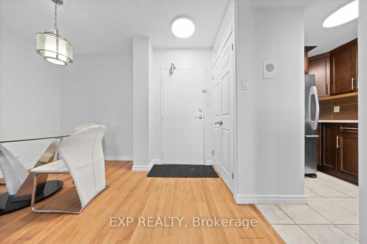 Photo 4 of Unit 1211, 555 Brittany Drive, Ottawa, Viscount Alexander Park — HOMEH