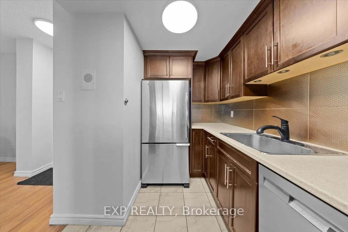Photo 11 of Unit 1211, 555 Brittany Drive, Ottawa, Viscount Alexander Park — HOMEH