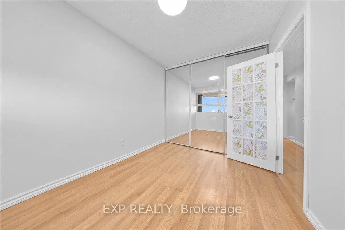 Photo 19 of Unit 1211, 555 Brittany Drive, Ottawa, Viscount Alexander Park — HOMEH
