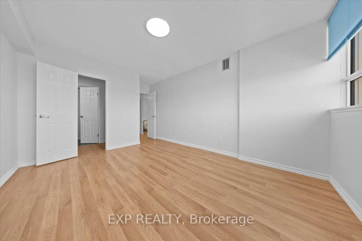 Photo 25 of Unit 1211, 555 Brittany Drive, Ottawa, Viscount Alexander Park — HOMEH