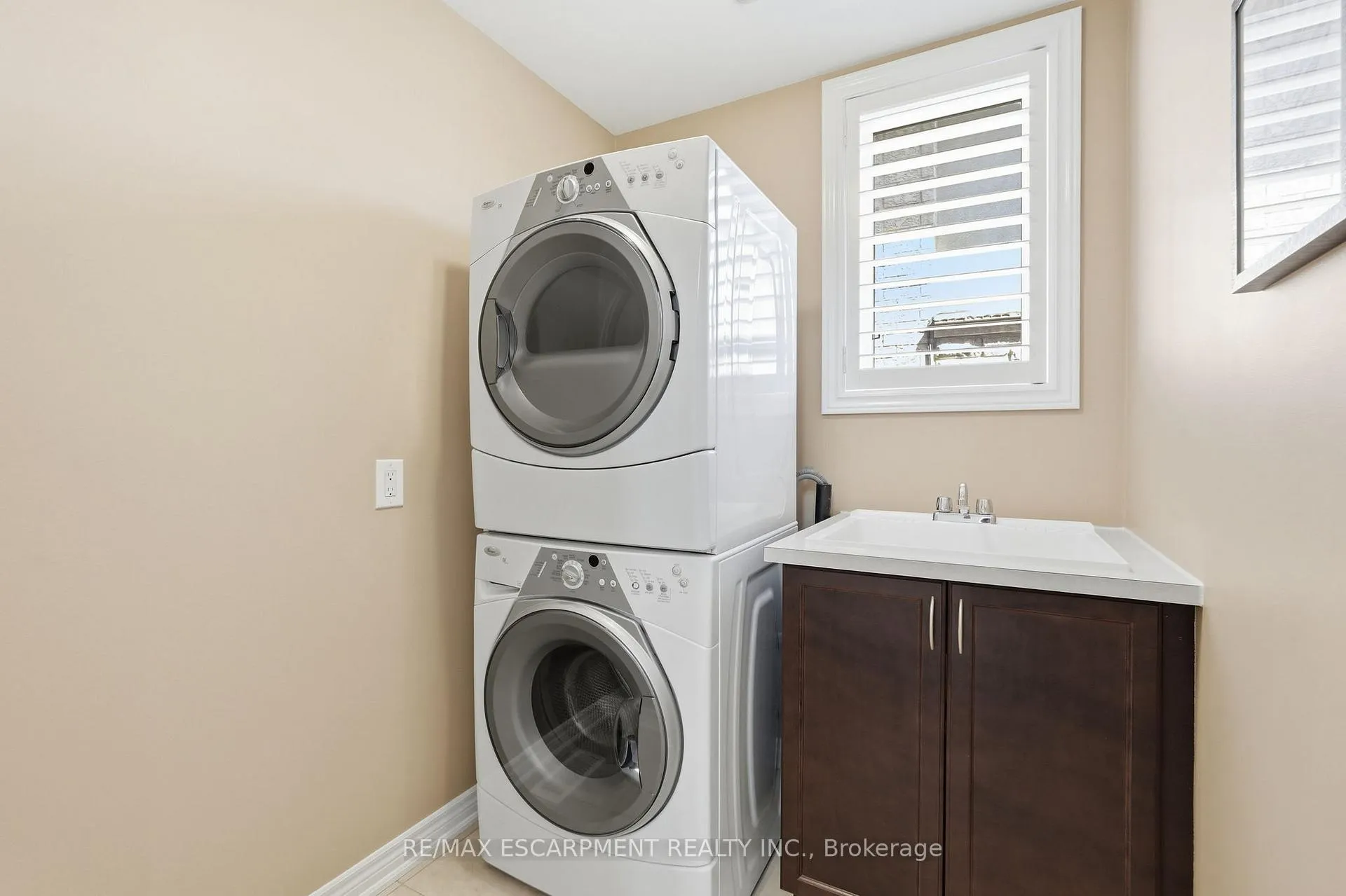 Photo 10 of 4633 Kearse Street, Burlington, Alton — HOMEH
