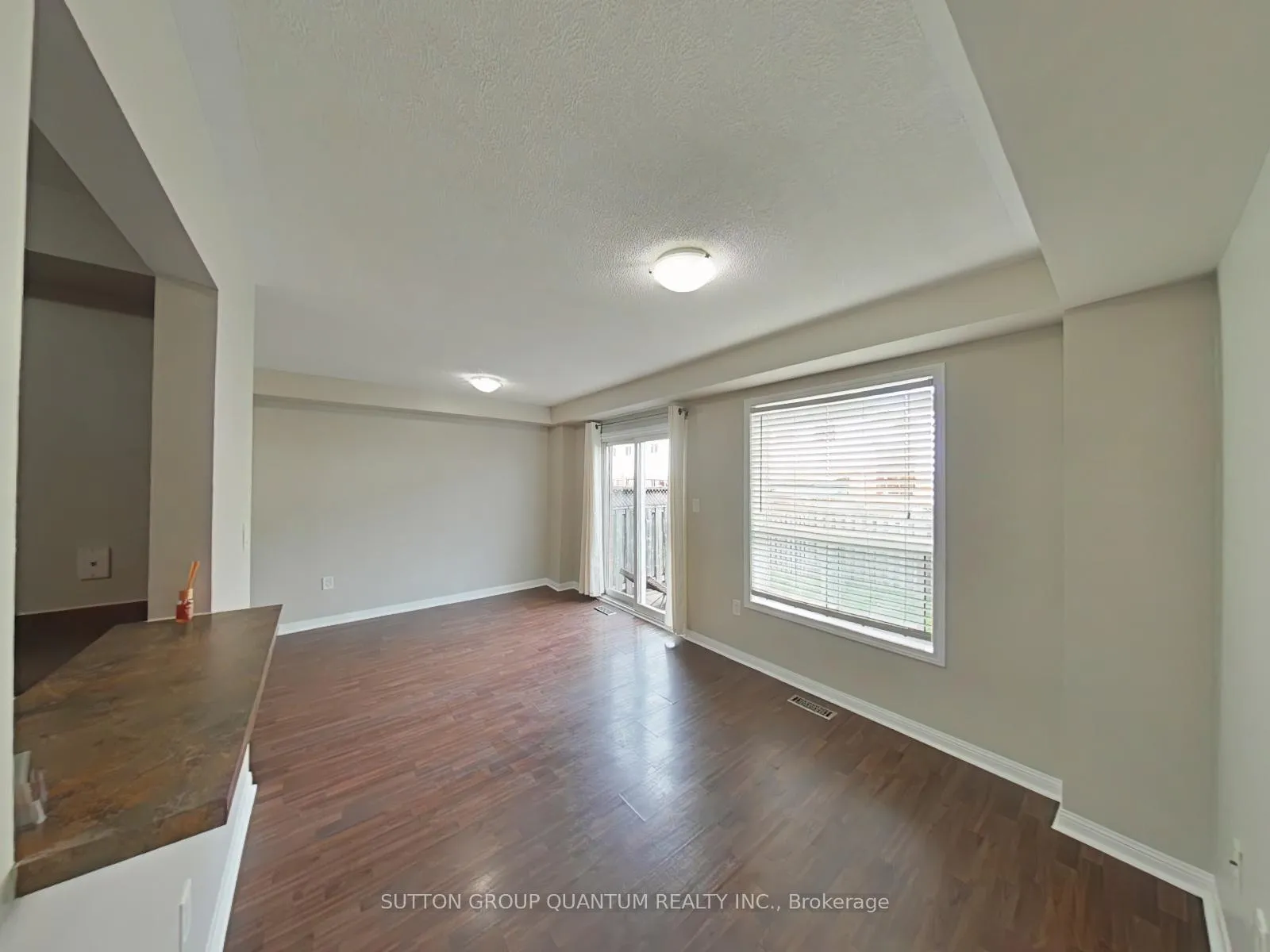 Photo 3 of 4422 Fairview Street, Burlington, Shoreacres — HOMEH