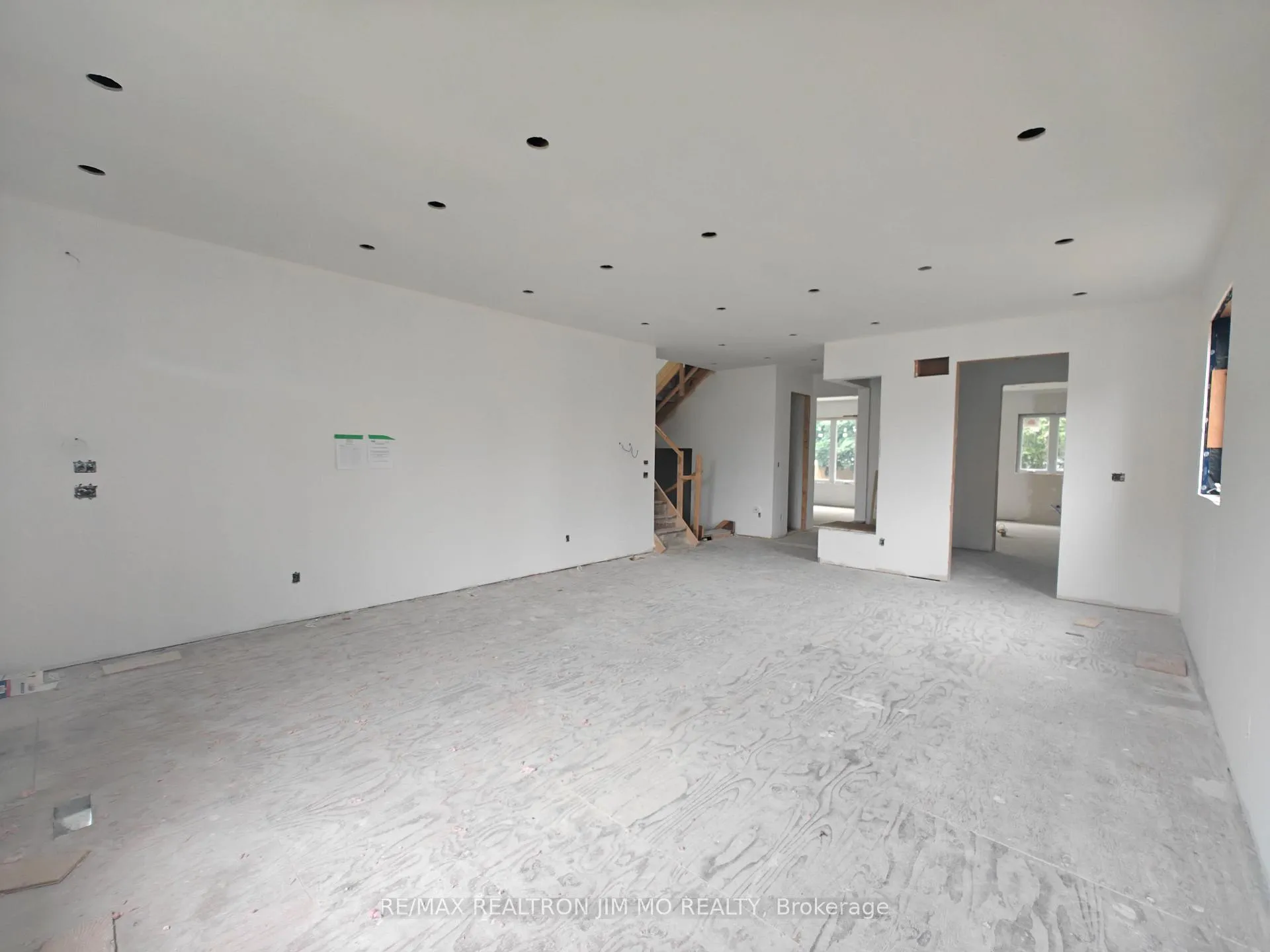 Photo 3 of 6 Cotton Avenue, Scarborough, Clairlea-Birchmount — HOMEH