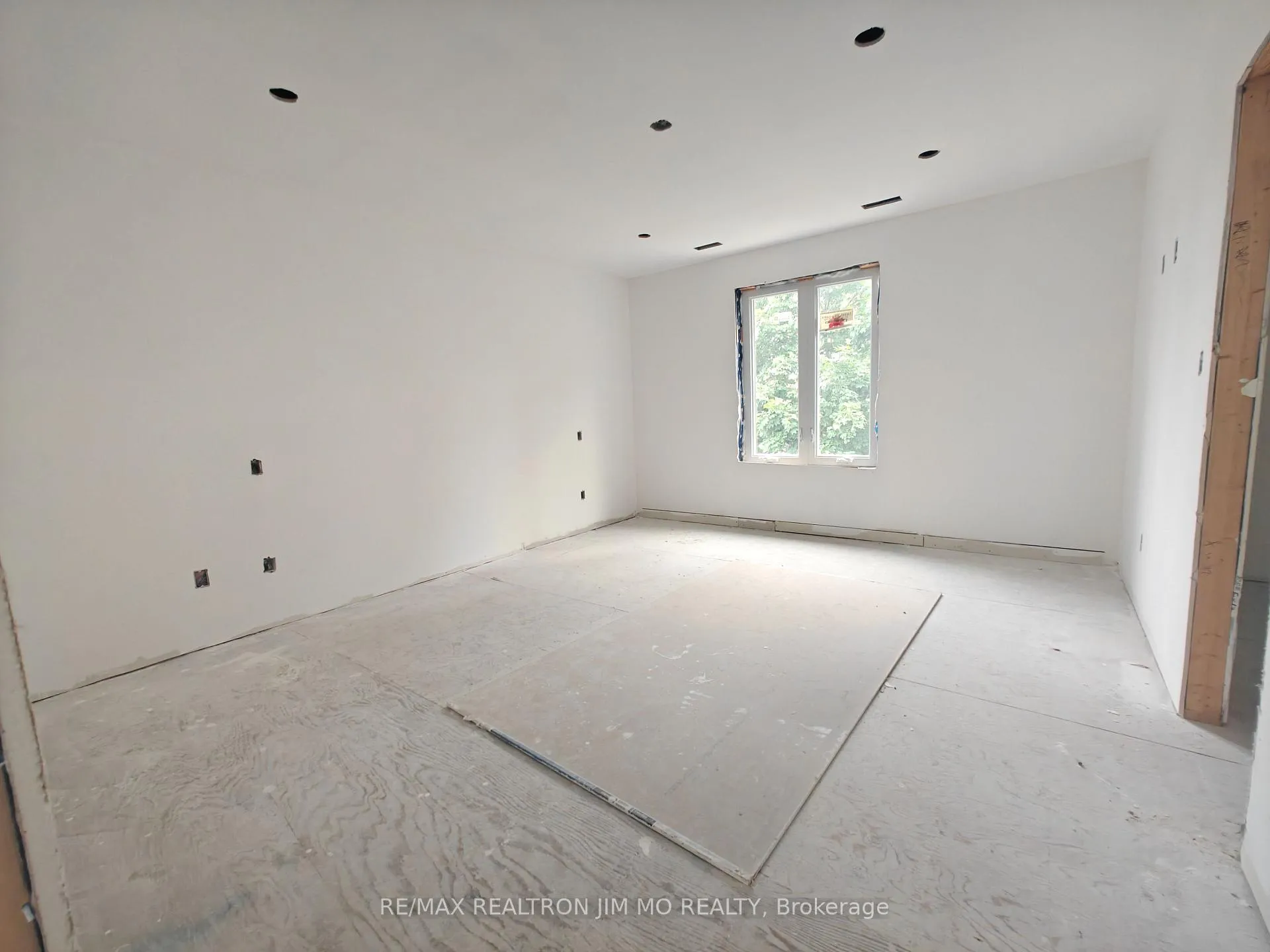 Photo 6 of 6 Cotton Avenue, Scarborough, Clairlea-Birchmount — HOMEH