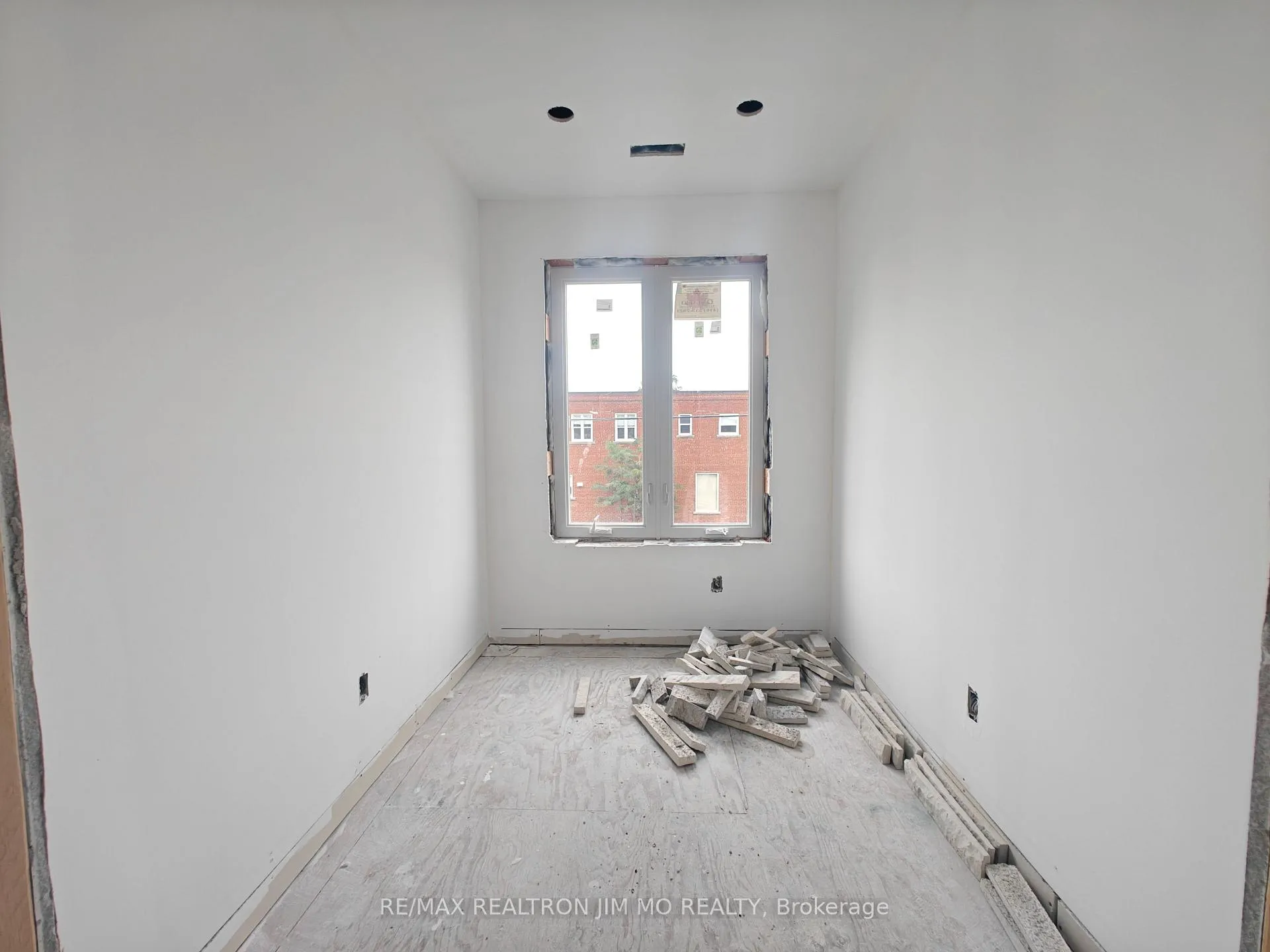 Photo 12 of 6 Cotton Avenue, Scarborough, Clairlea-Birchmount — HOMEH
