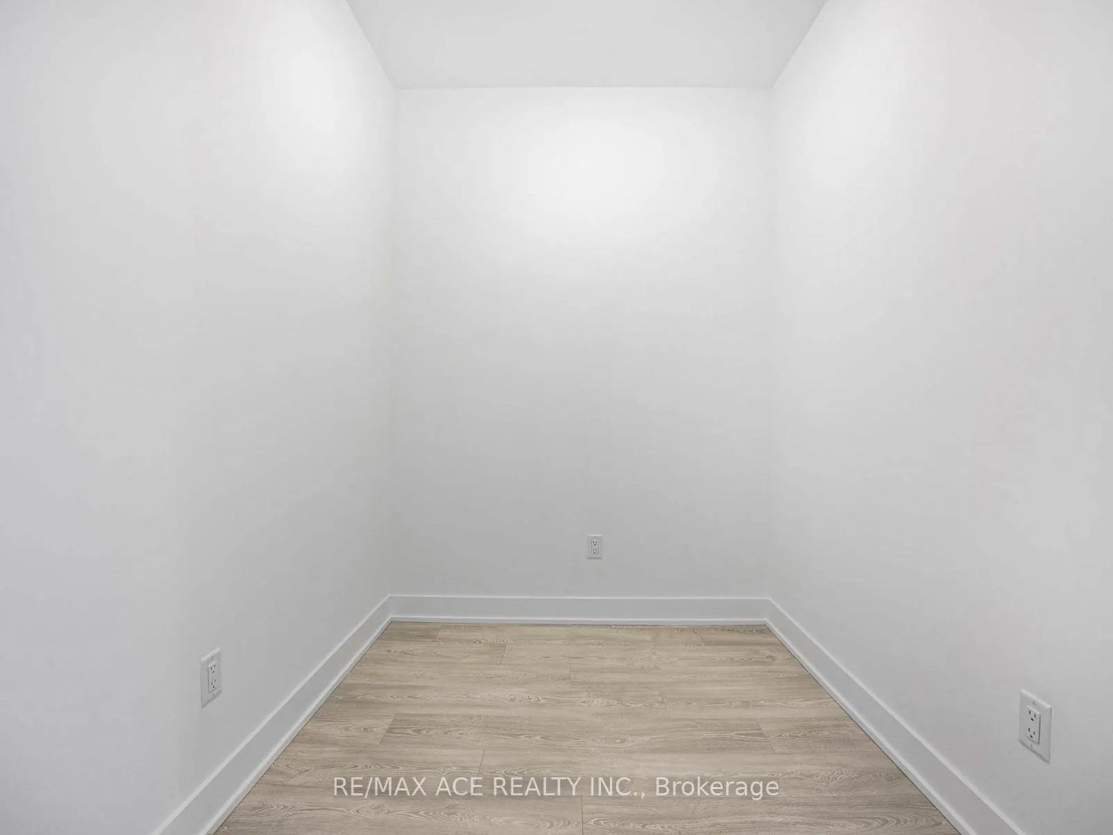 Photo 5 of Unit PH11, 2545 Simcoe Street N, Oshawa, Windfields — HOMEH